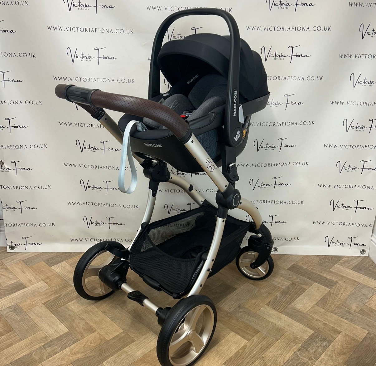 PRELOVED Egg2 Carrycot, Pushchair and 360 Spin Car Seat & Isofix - Feather 🪶 - Image 9