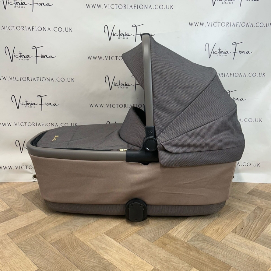 PRELOVED Silver Cross Reef Carrycot - Earth - Image 2