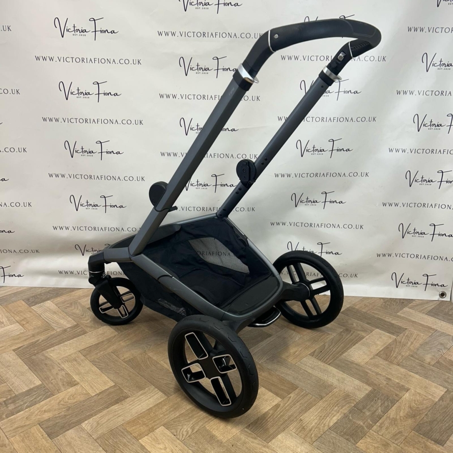 NEW Maxi Cosi Fame Chassis