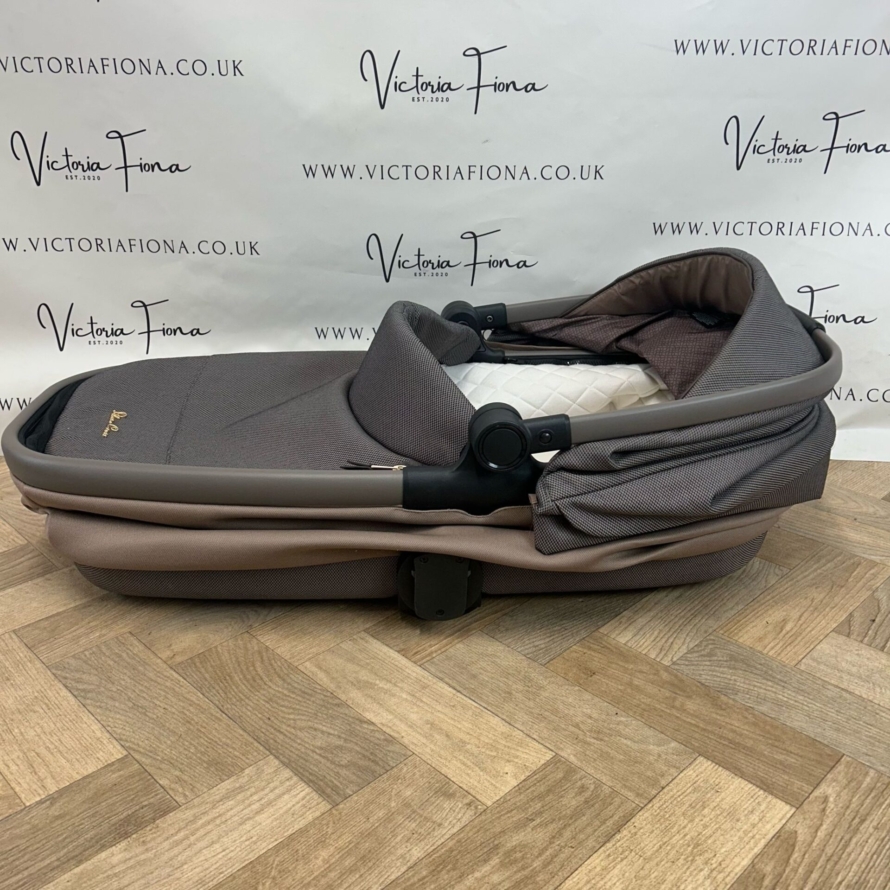 PRELOVED Silver Cross Reef Carrycot - Earth - Image 5