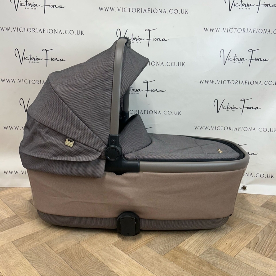 PRELOVED Silver Cross Reef Carrycot - Earth - Image 4
