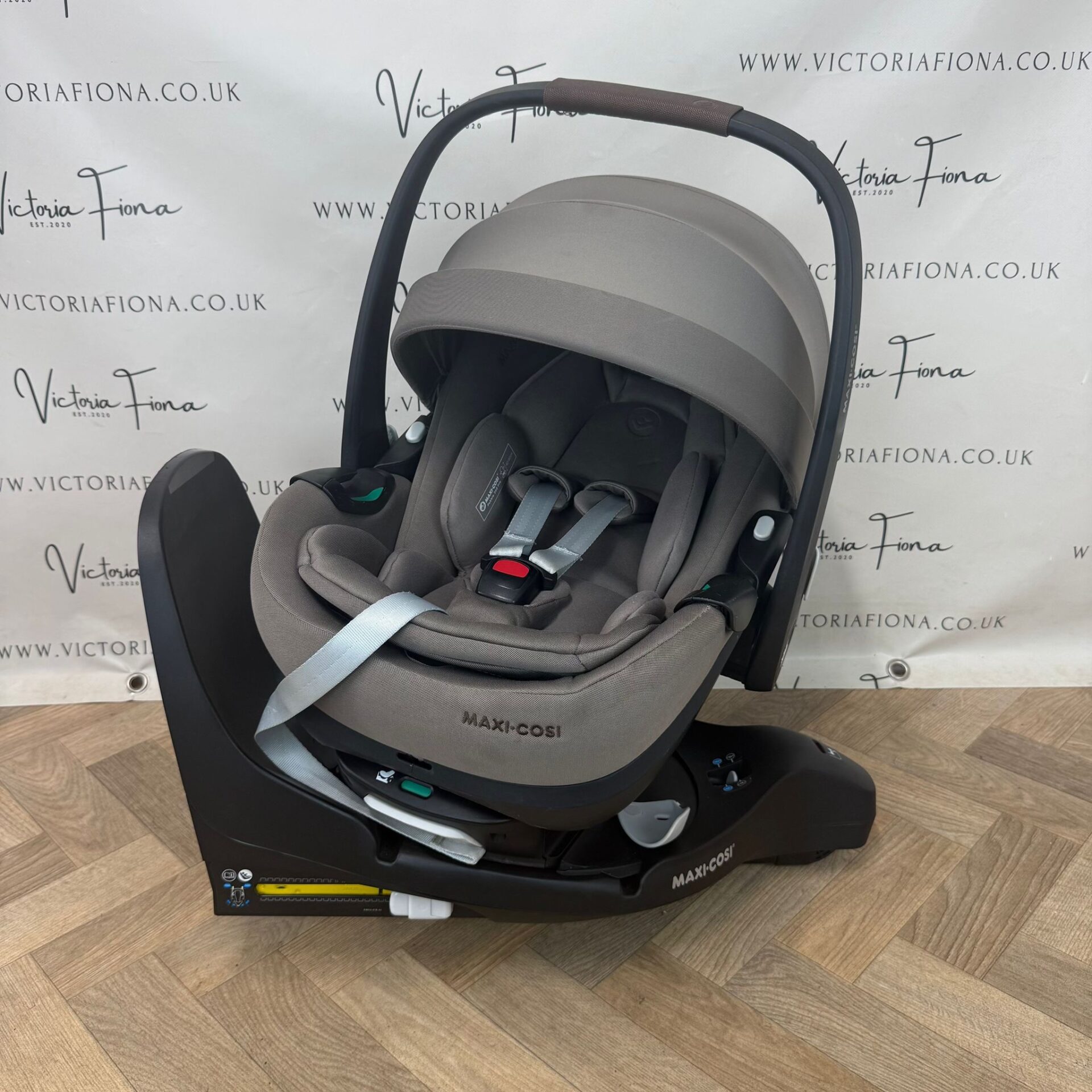 PRELOVED Maxi Cosi Pebble 360 PRO Car Seat and PRO SLIDE Isofix - Truffle Beige - Image 5