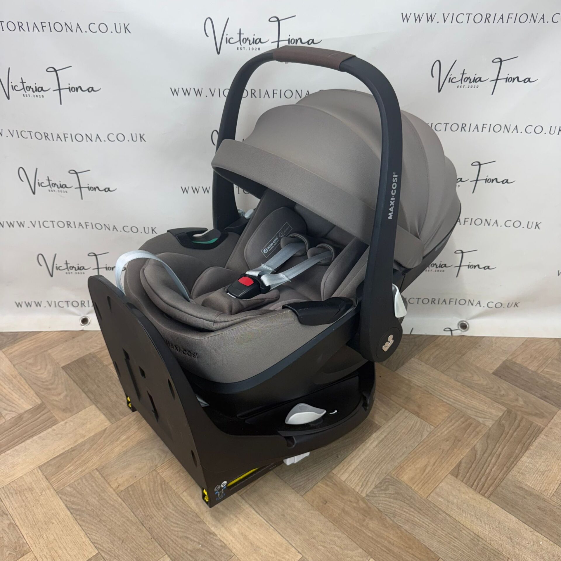 PRELOVED Maxi Cosi Pebble 360 PRO Car Seat and PRO SLIDE Isofix - Truffle Beige - Image 4