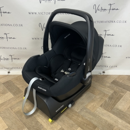 BUNDLE 2x Maxi Cosi Cabriofix isize with isize Isofix Base & car seat adapter