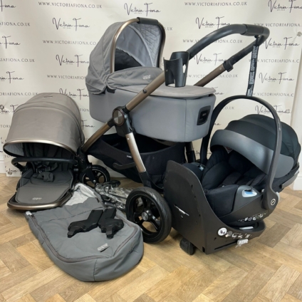 PRELOVED Mamas & Papas Ocarro Carrycot & Pushchair with Cybex Lie Flat Car Seat & 360 Spin Isofix - Phantom 🩶