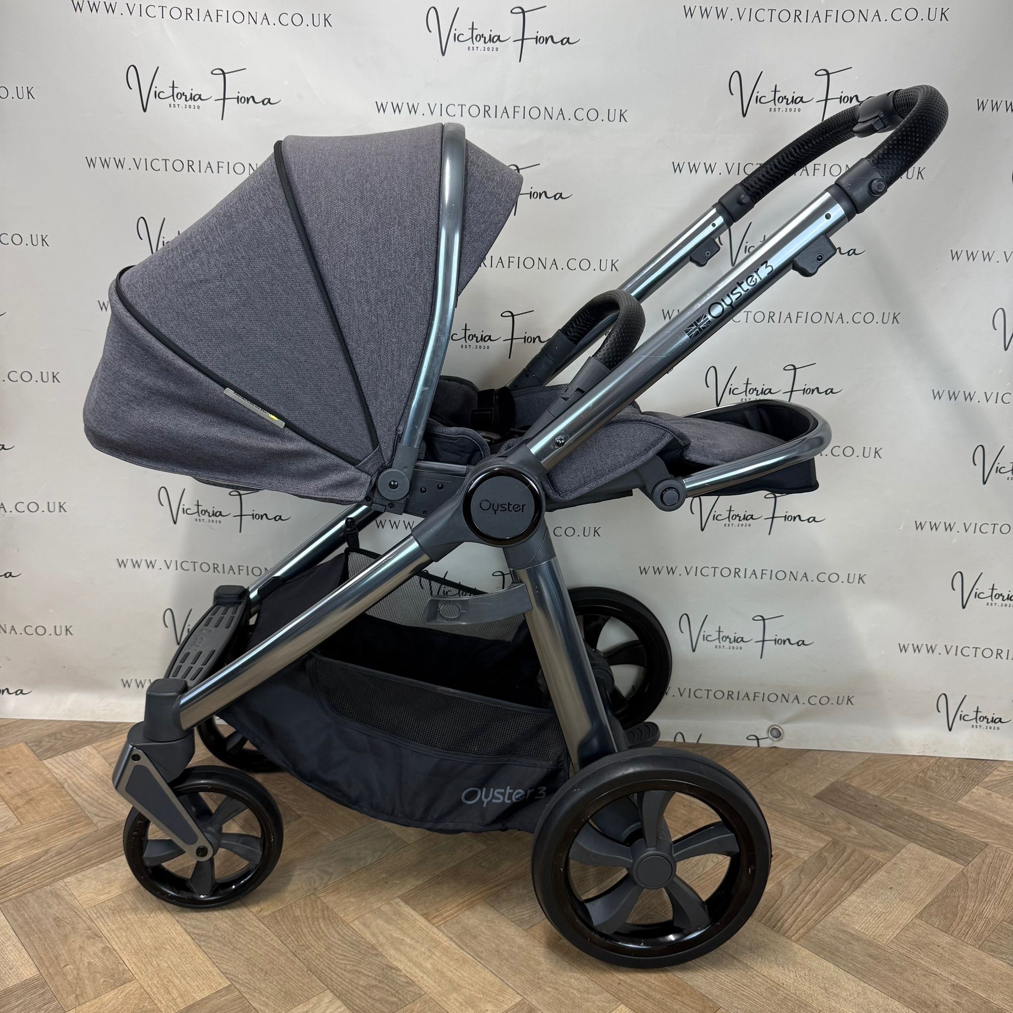 PRELOVED Babystyle Oyster 3 Pushchair Travel System - Fossil Grey - Image 7