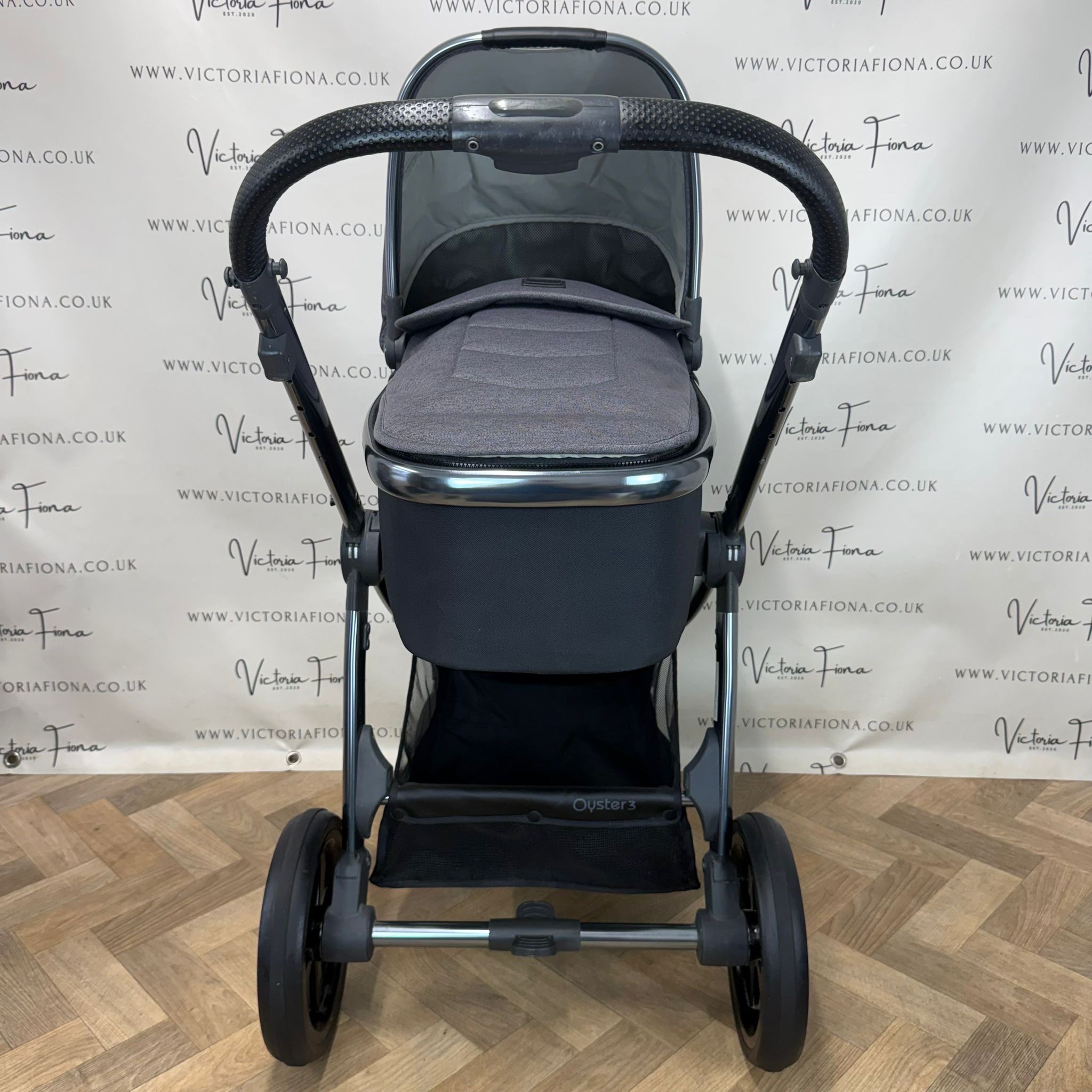 PRELOVED Babystyle Oyster 3 Pushchair Travel System - Fossil Grey - Image 3