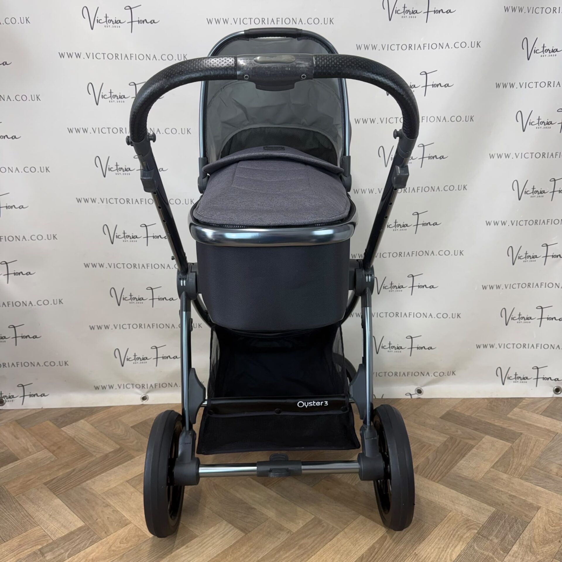 PRELOVED Babystyle Oyster 3 Pushchair Travel System with 360 Spin Lie Flat Car Seat - Fossil Grey - Image 3
