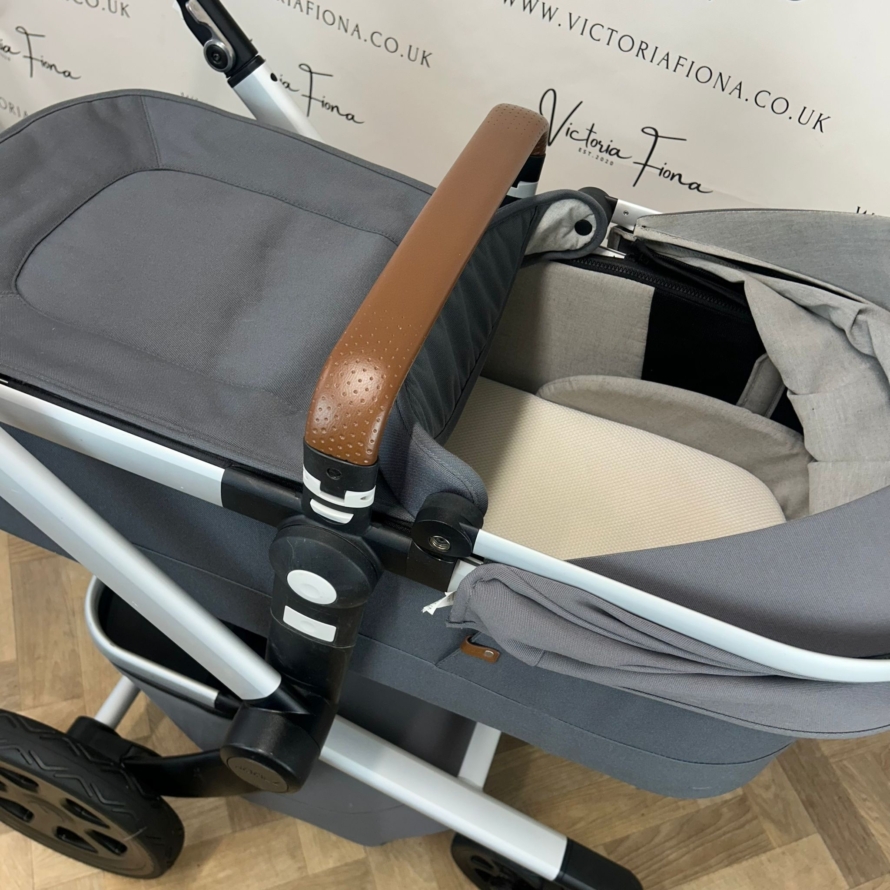 PRELOVED Joolz Day2 Earth Pushchair & Carrycot - Elephant Grey - Image 3