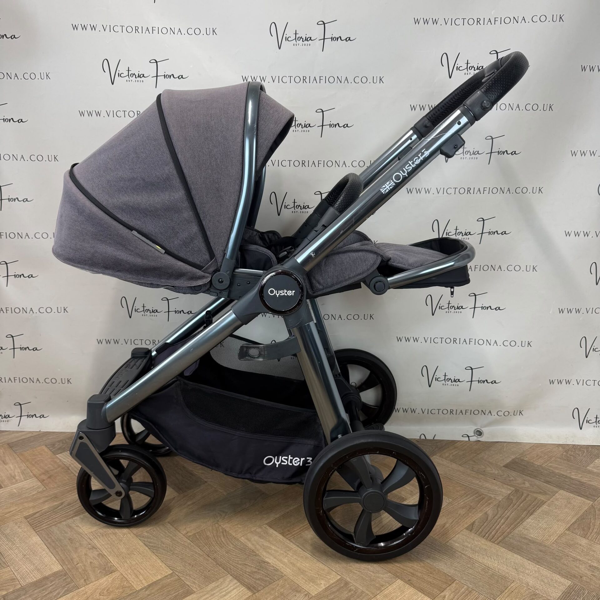 PRELOVED Babystyle Oyster 3 Pushchair Travel System with 360 Spin Lie Flat Car Seat - Fossil Grey - Image 6