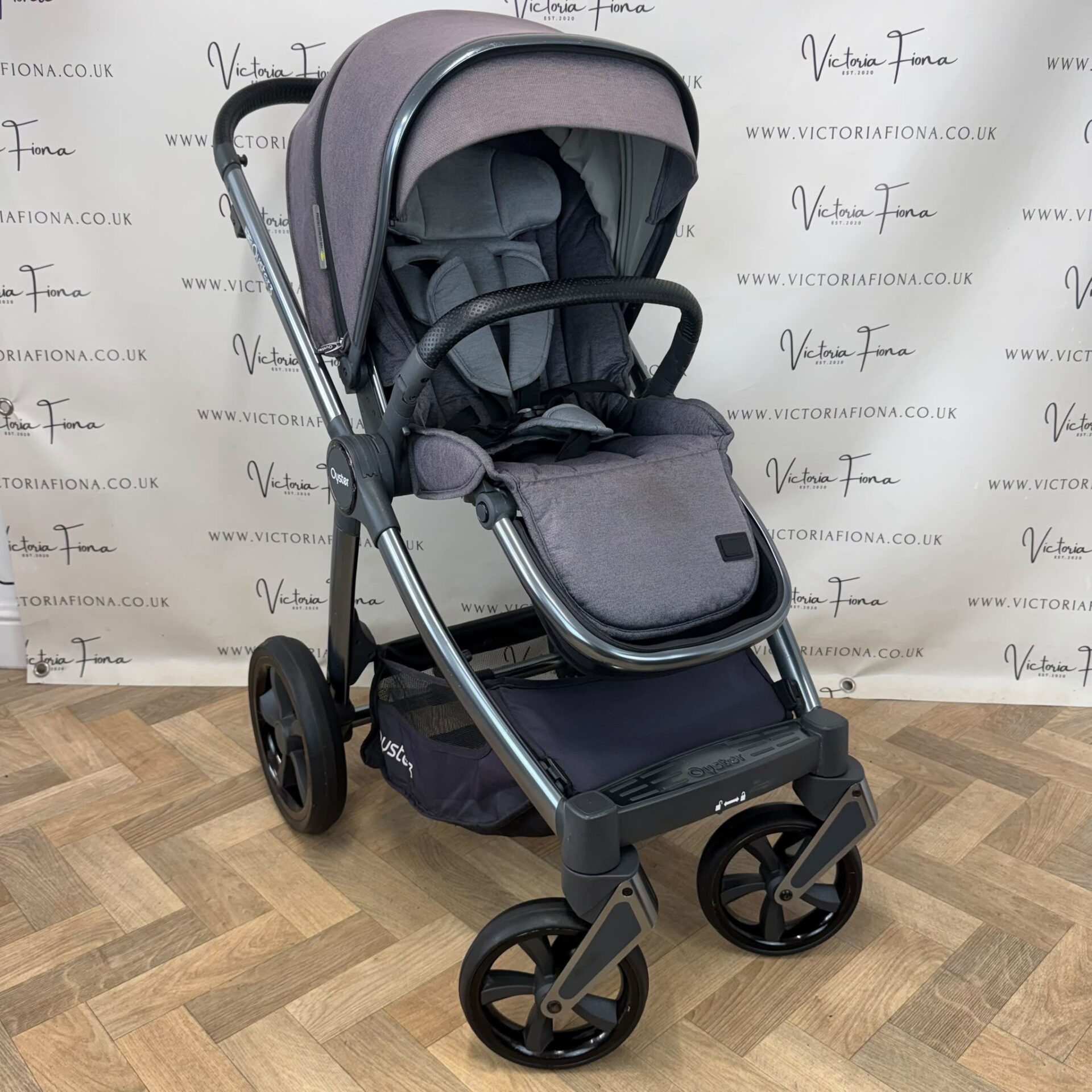 PRELOVED Babystyle Oyster 3 Pushchair Travel System with 360 Spin Lie Flat Car Seat - Fossil Grey - Image 7