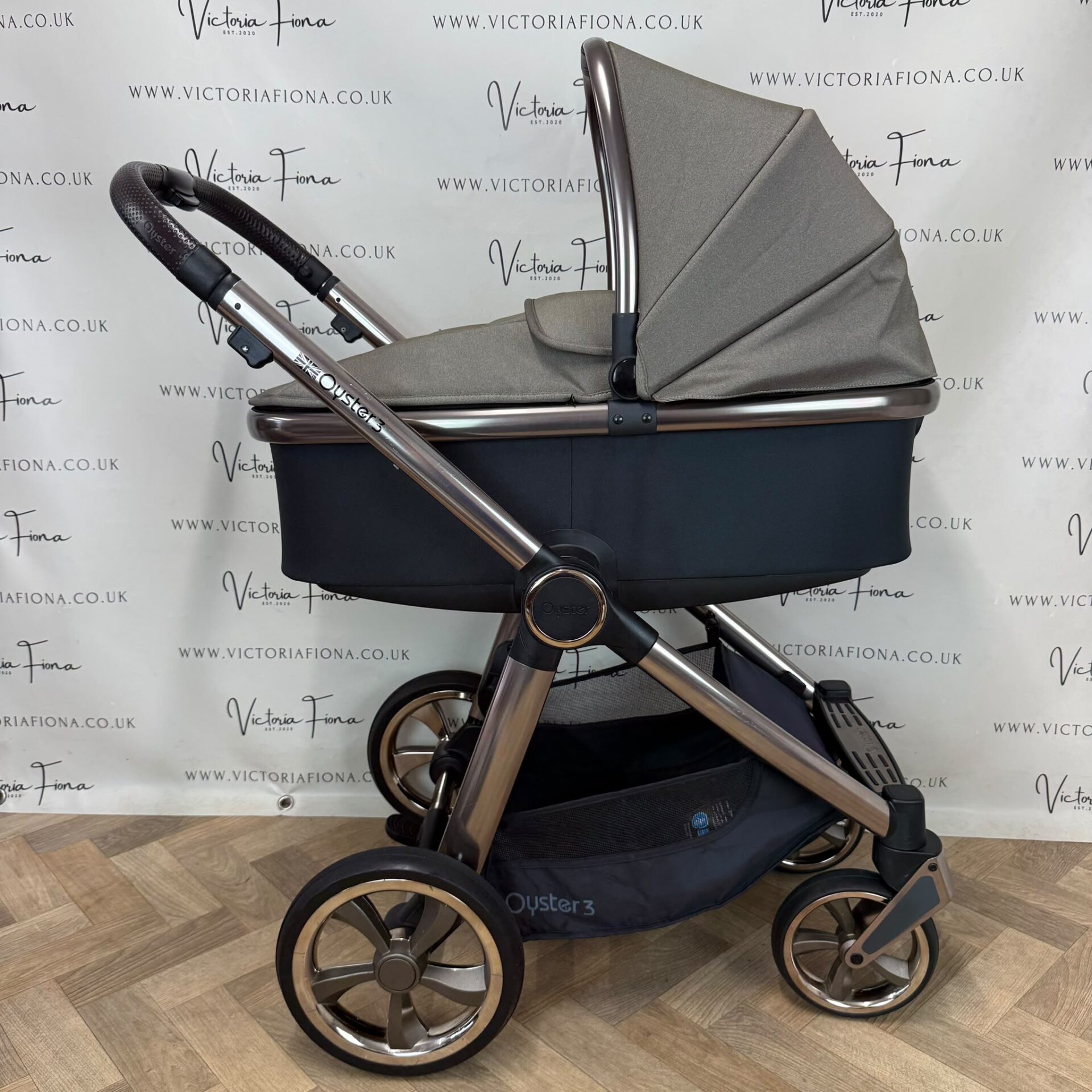 PRELOVED Babystyle Oyster 3 Pushchair & Carrycot with Car Seat & Isofix - Mink - Image 2