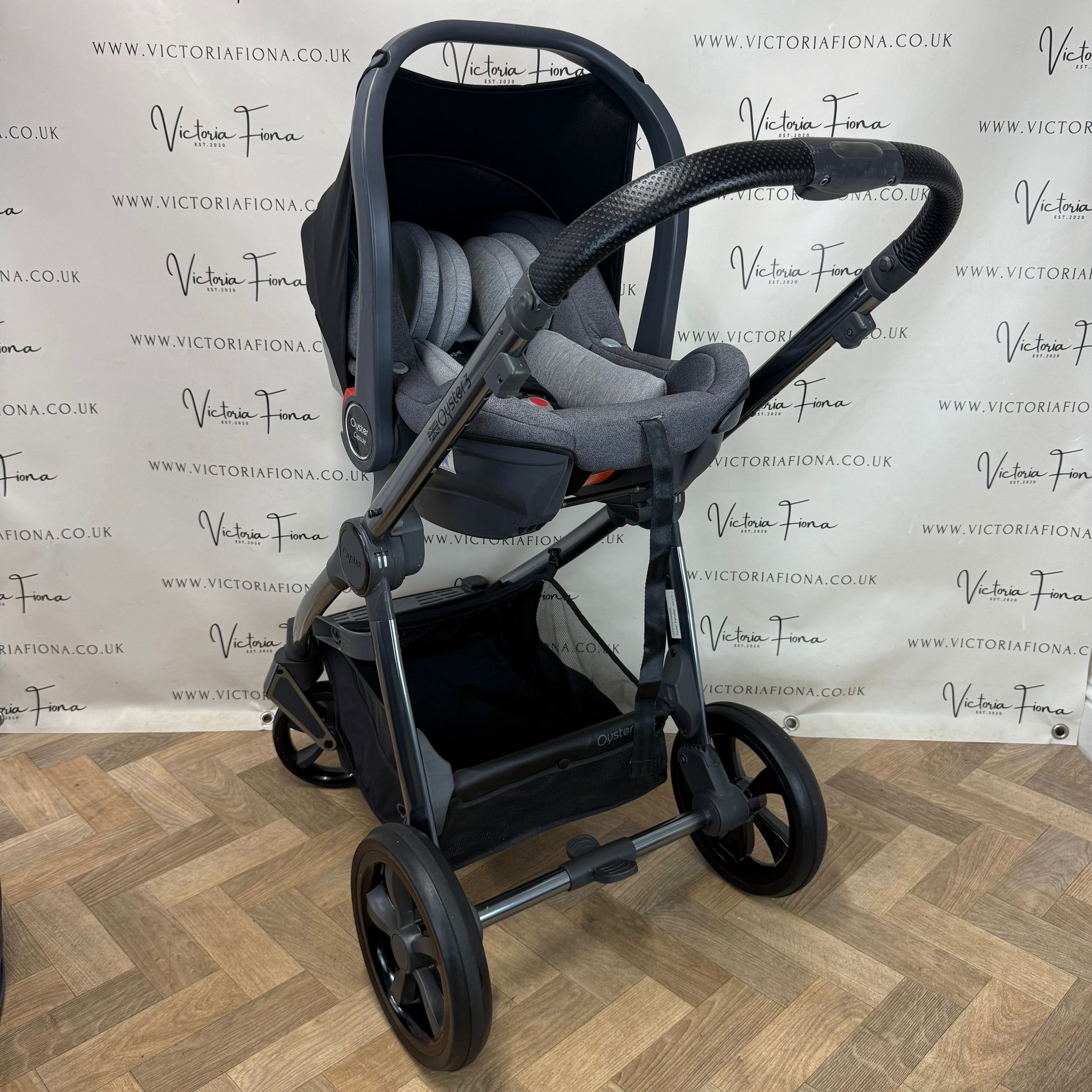 PRELOVED Babystyle Oyster 3 Pushchair Travel System - Fossil Grey - Image 9