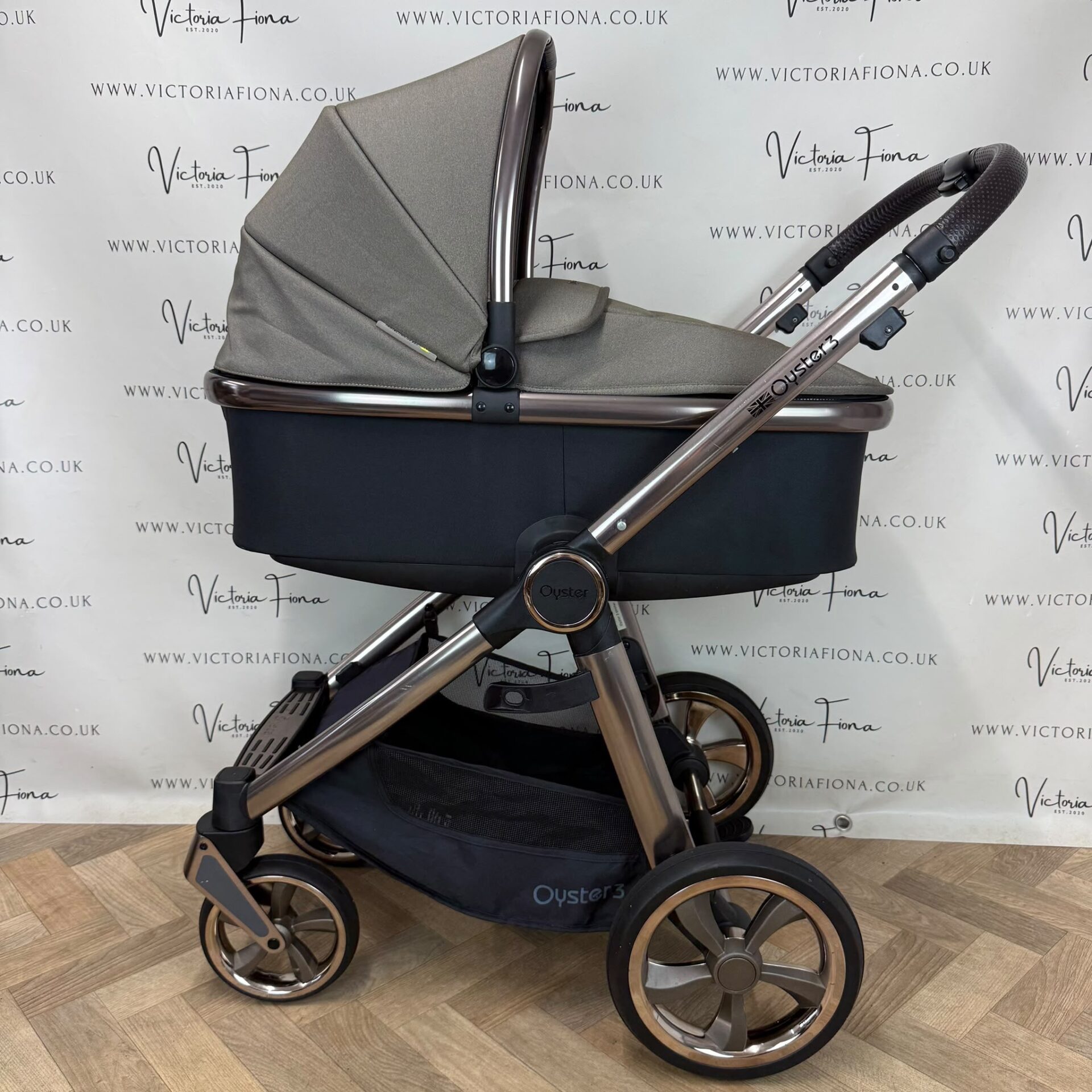 PRELOVED Babystyle Oyster 3 Pushchair & Carrycot with Car Seat & Isofix - Mink - Image 5