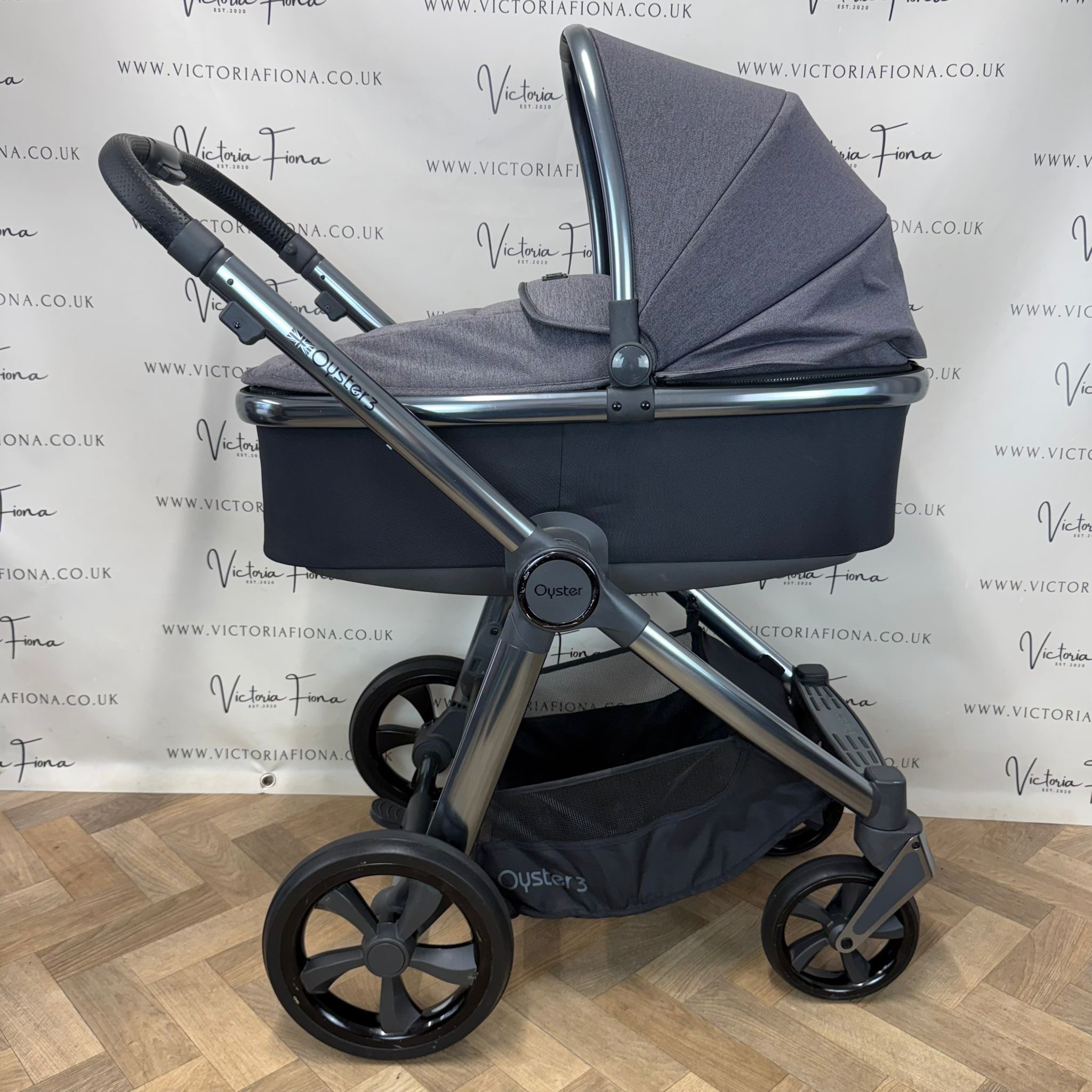 PRELOVED Babystyle Oyster 3 Pushchair Travel System - Fossil Grey - Image 2