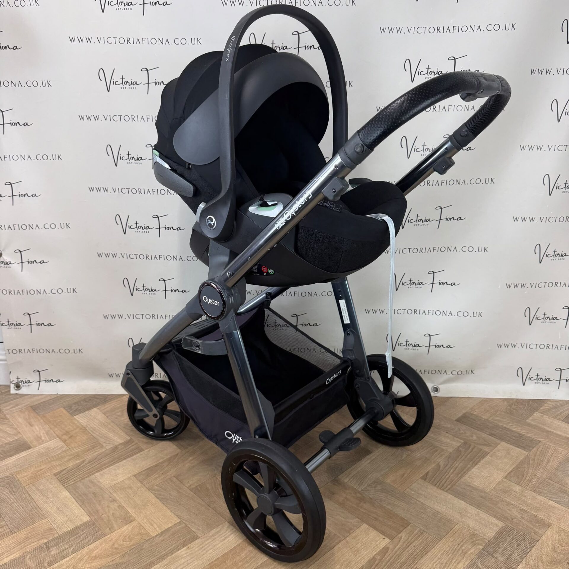 PRELOVED Babystyle Oyster 3 Pushchair Travel System with 360 Spin Lie Flat Car Seat - Fossil Grey - Image 9