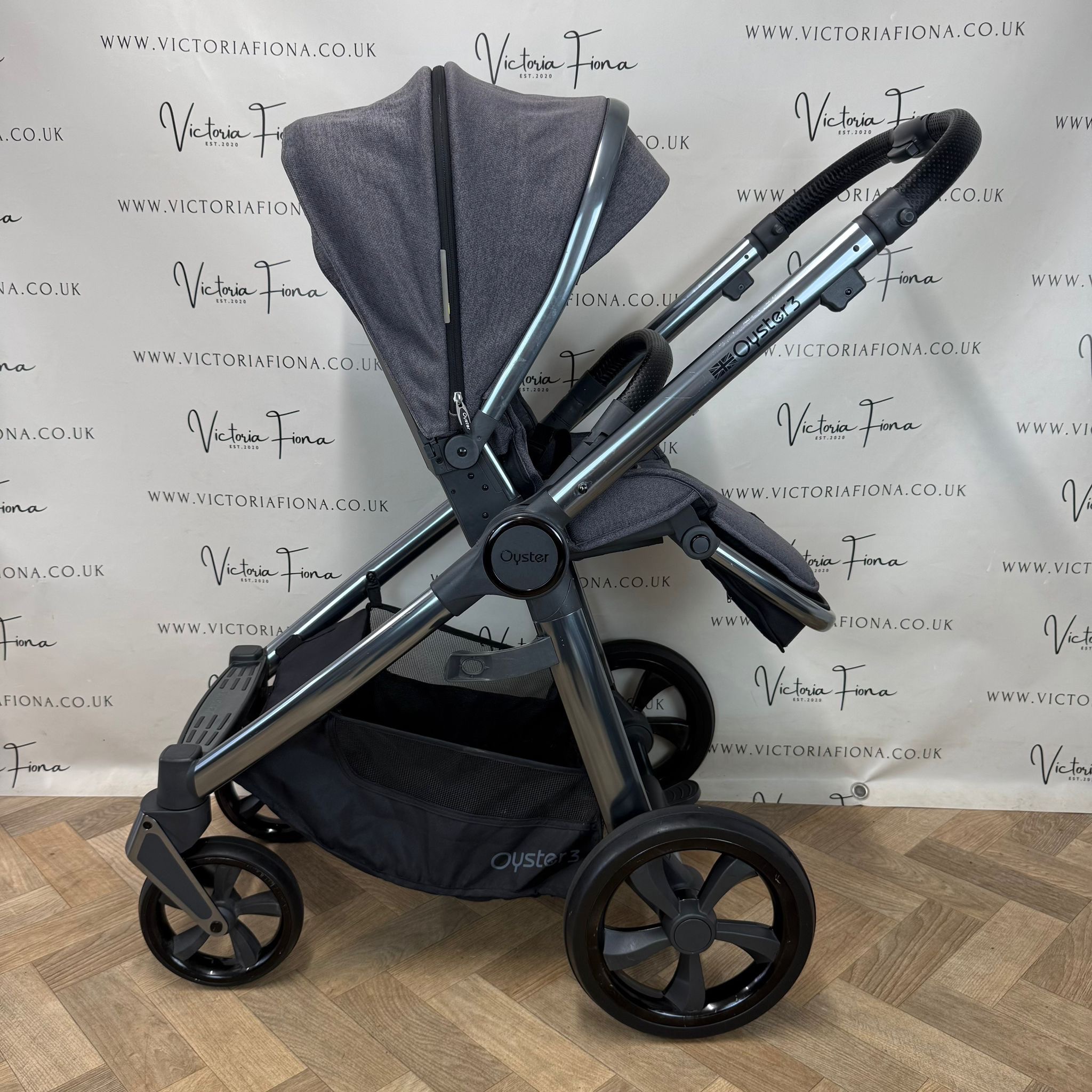 PRELOVED Babystyle Oyster 3 Pushchair Travel System - Fossil Grey - Image 6