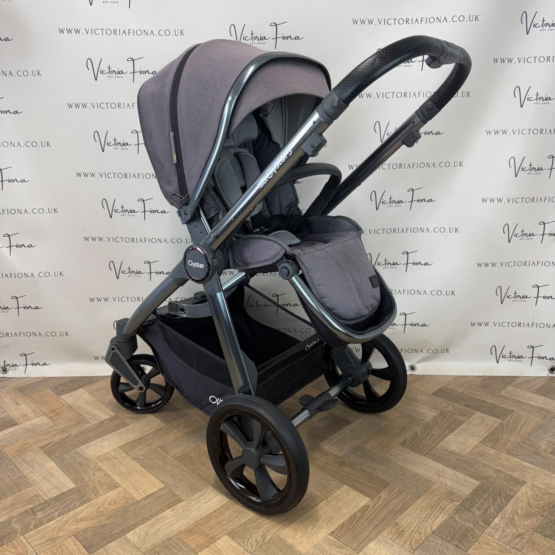 PRELOVED Babystyle Oyster 3 Pushchair Travel System with 360 Spin Lie Flat Car Seat - Fossil Grey - Image 5