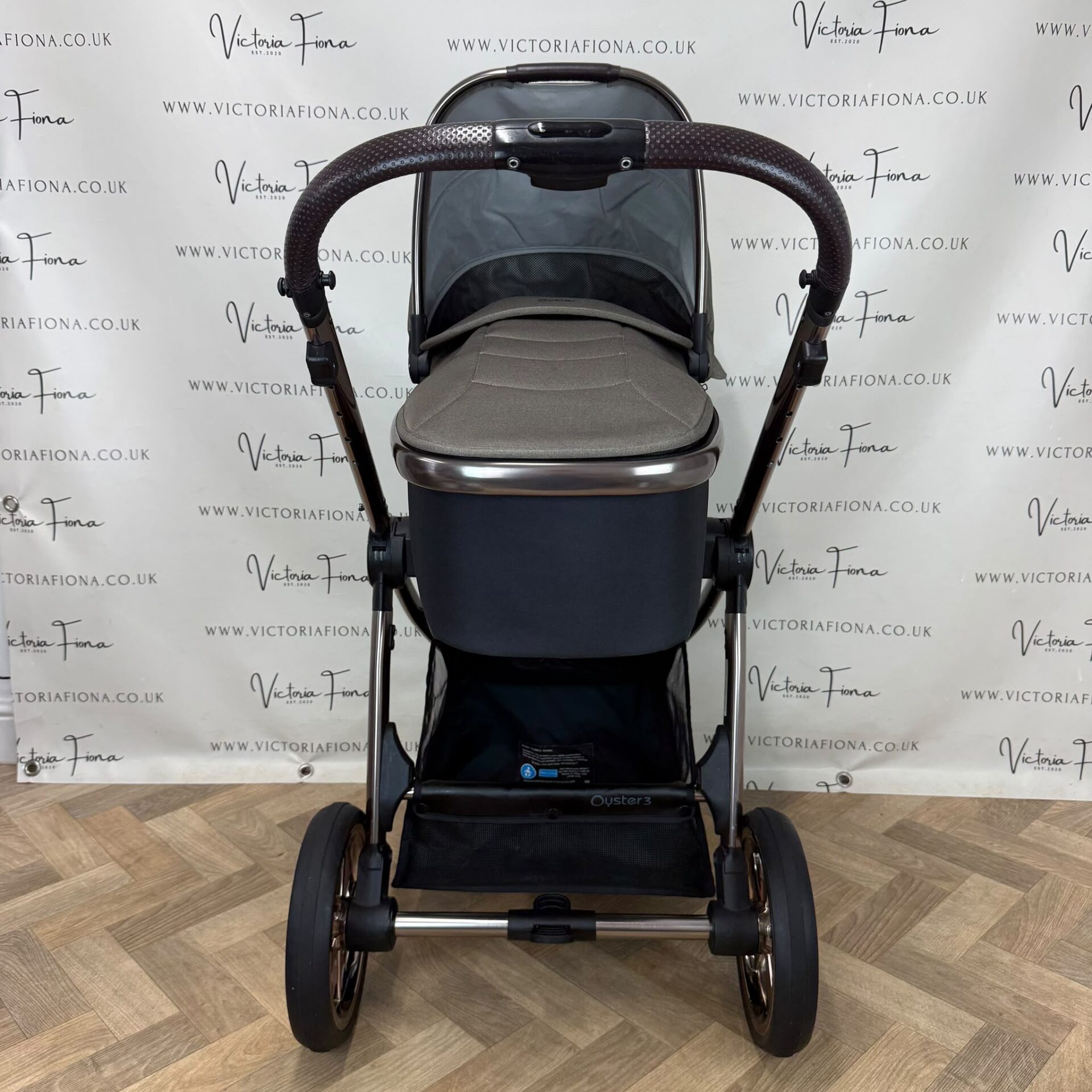 PRELOVED Babystyle Oyster 3 Pushchair & Carrycot with Car Seat & Isofix - Mink - Image 4