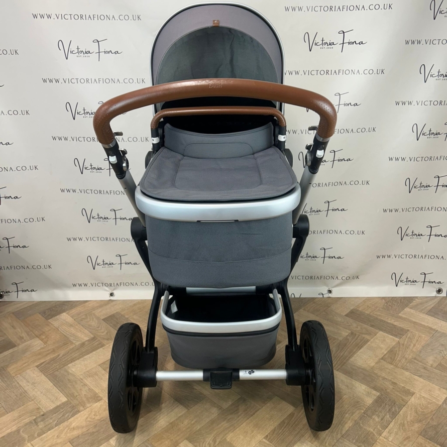 PRELOVED Joolz Day2 Earth Pushchair & Carrycot - Elephant Grey - Image 4