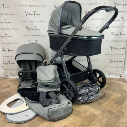 PRELOVED Babystyle Oyster 3 Carrycot & Pushchair - Spearmint Green