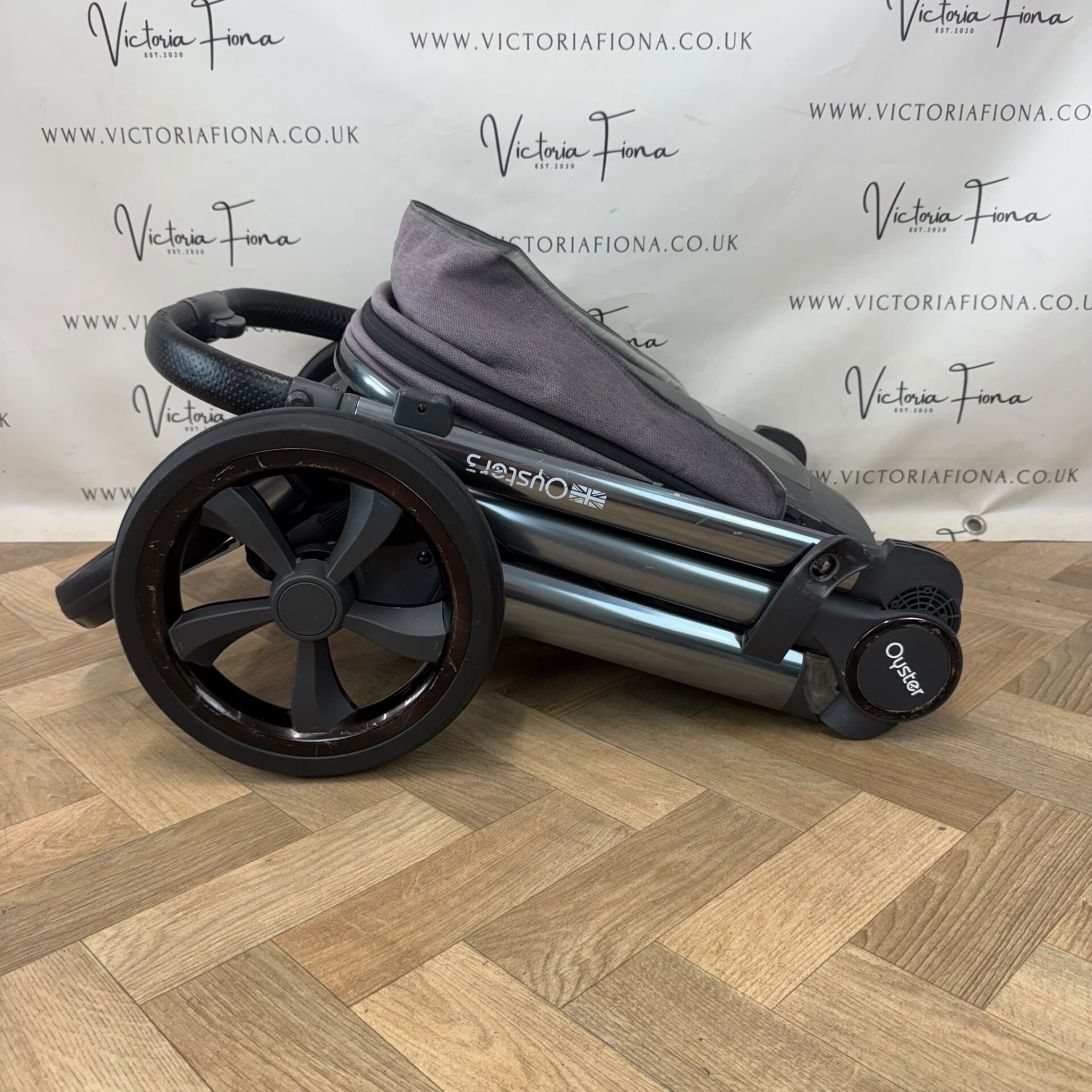 PRELOVED Babystyle Oyster 3 Pushchair Travel System with 360 Spin Lie Flat Car Seat - Fossil Grey - Image 10