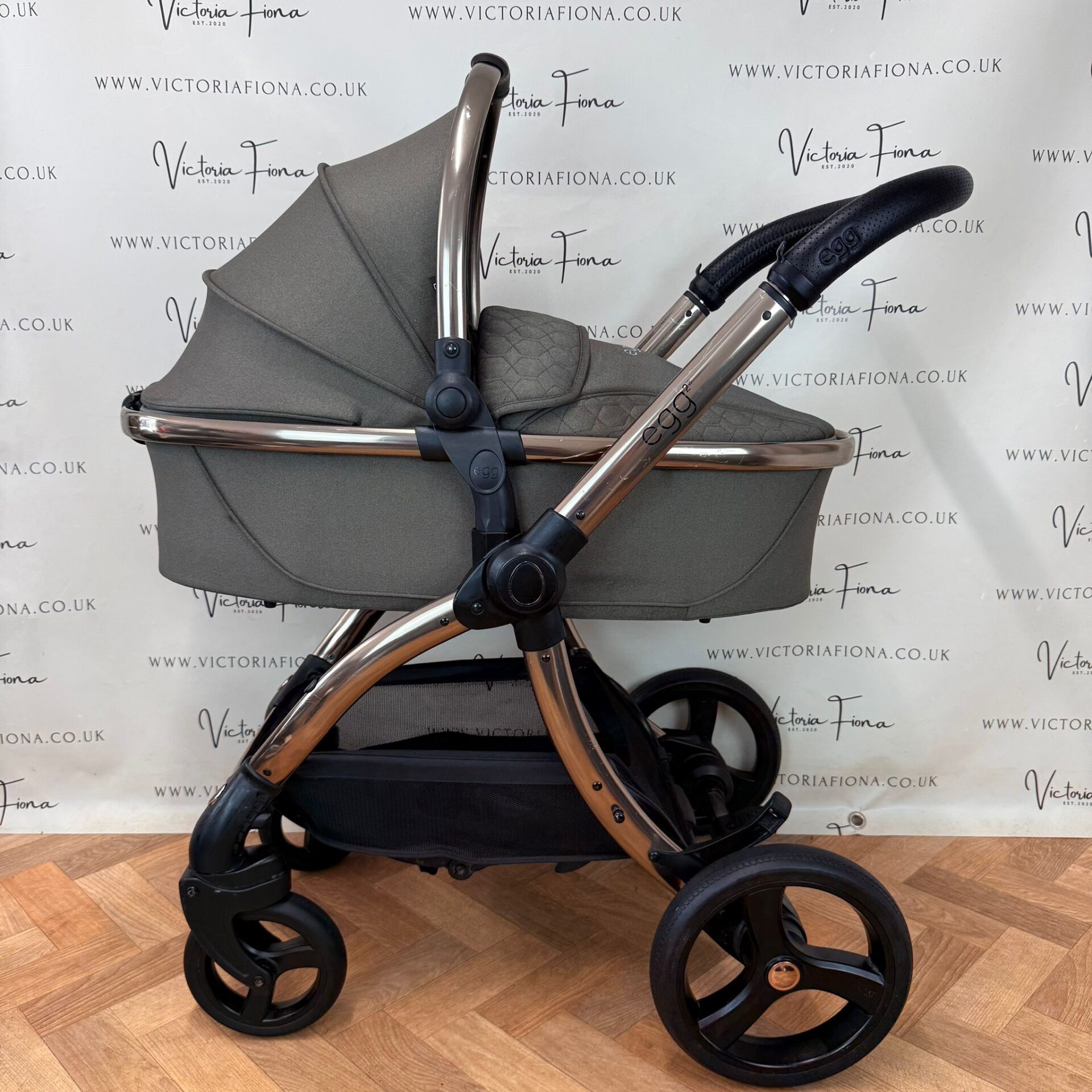 PRELOVED Egg2 Complete Travel System - Hunter Green - Image 4