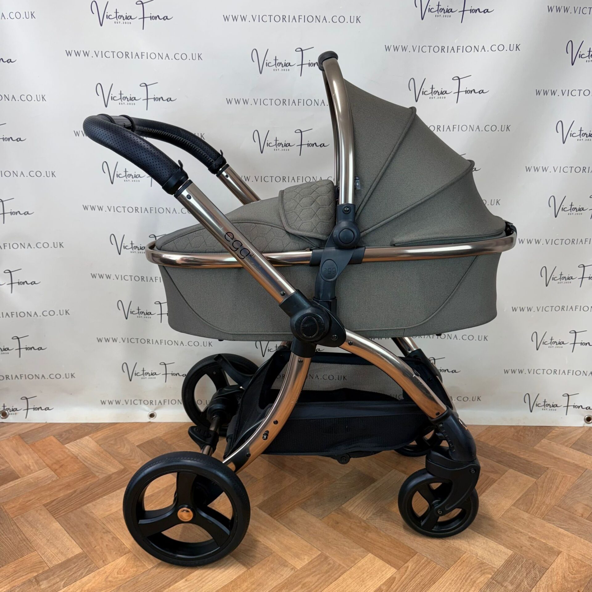 PRELOVED Egg2 Complete Travel System - Hunter Green - Image 2