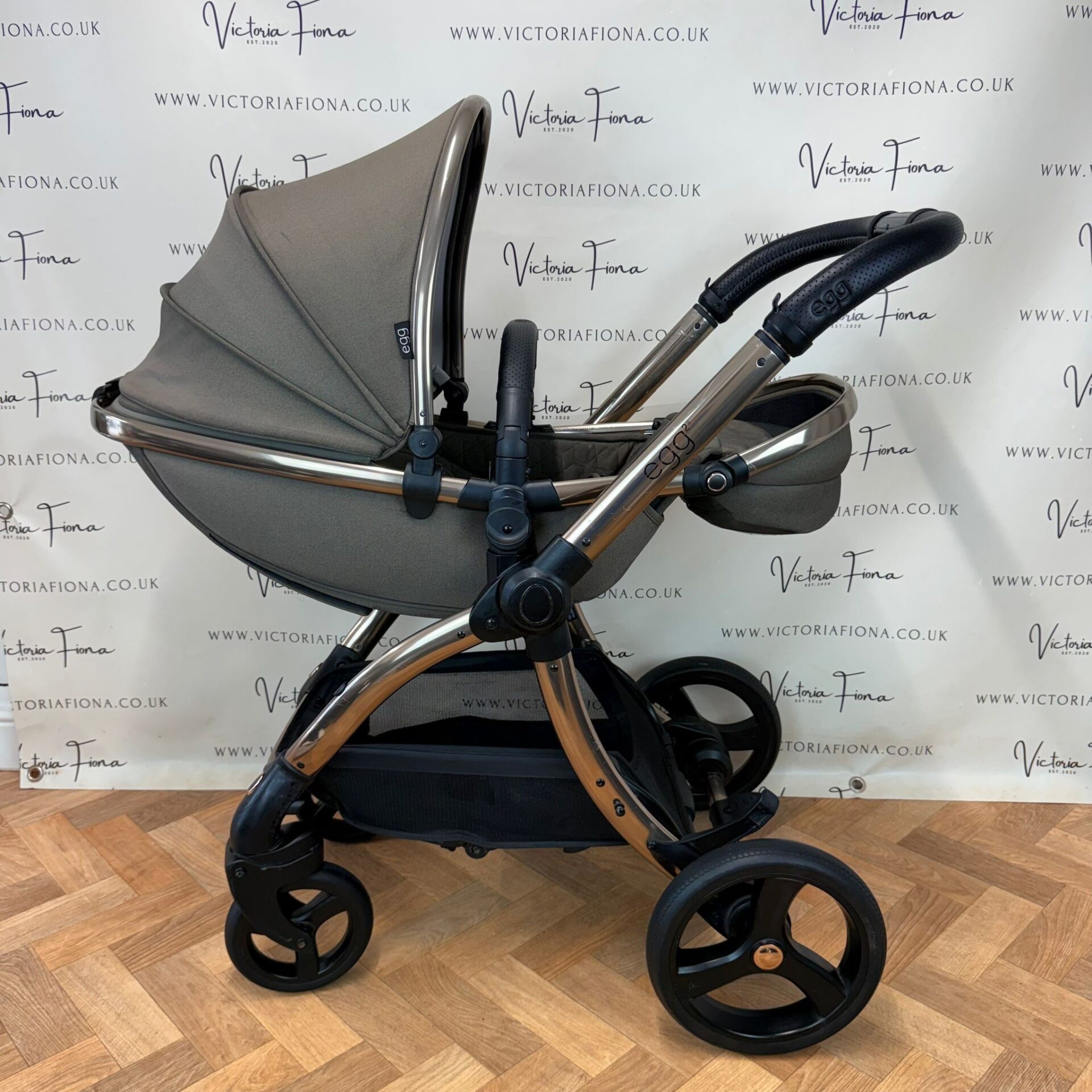 PRELOVED Egg2 Complete Travel System - Hunter Green - Image 6