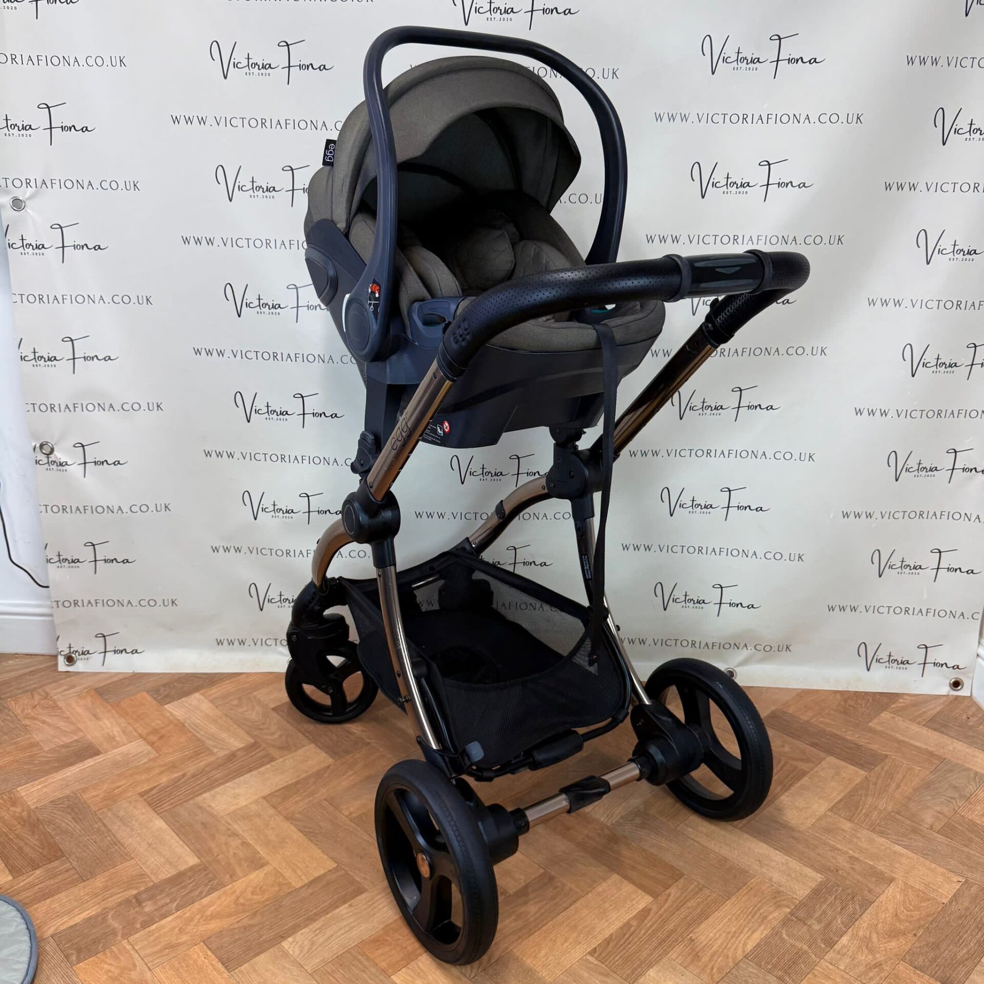 PRELOVED Egg2 Complete Travel System - Hunter Green - Image 8