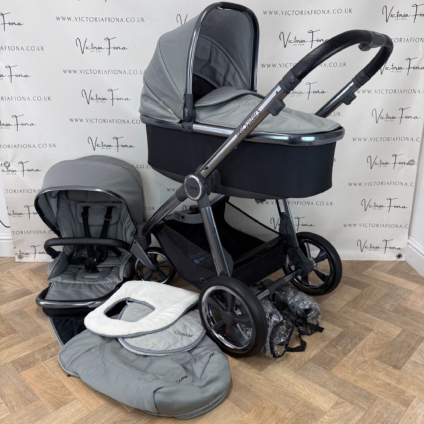 PRELOVED Babystyle Oyster 3 Carrycot & Pushchair - Spearmint Green
