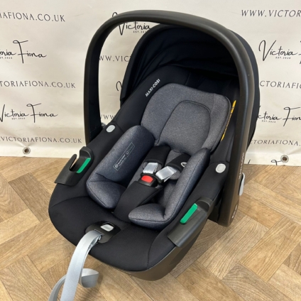 EX DISPLAY Maxi Cosi Pebble 360 Car Seat - Black