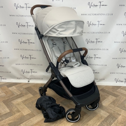 PRELOVED Silver Cross Clic 2 Compact Stroller - Latte RRP£295