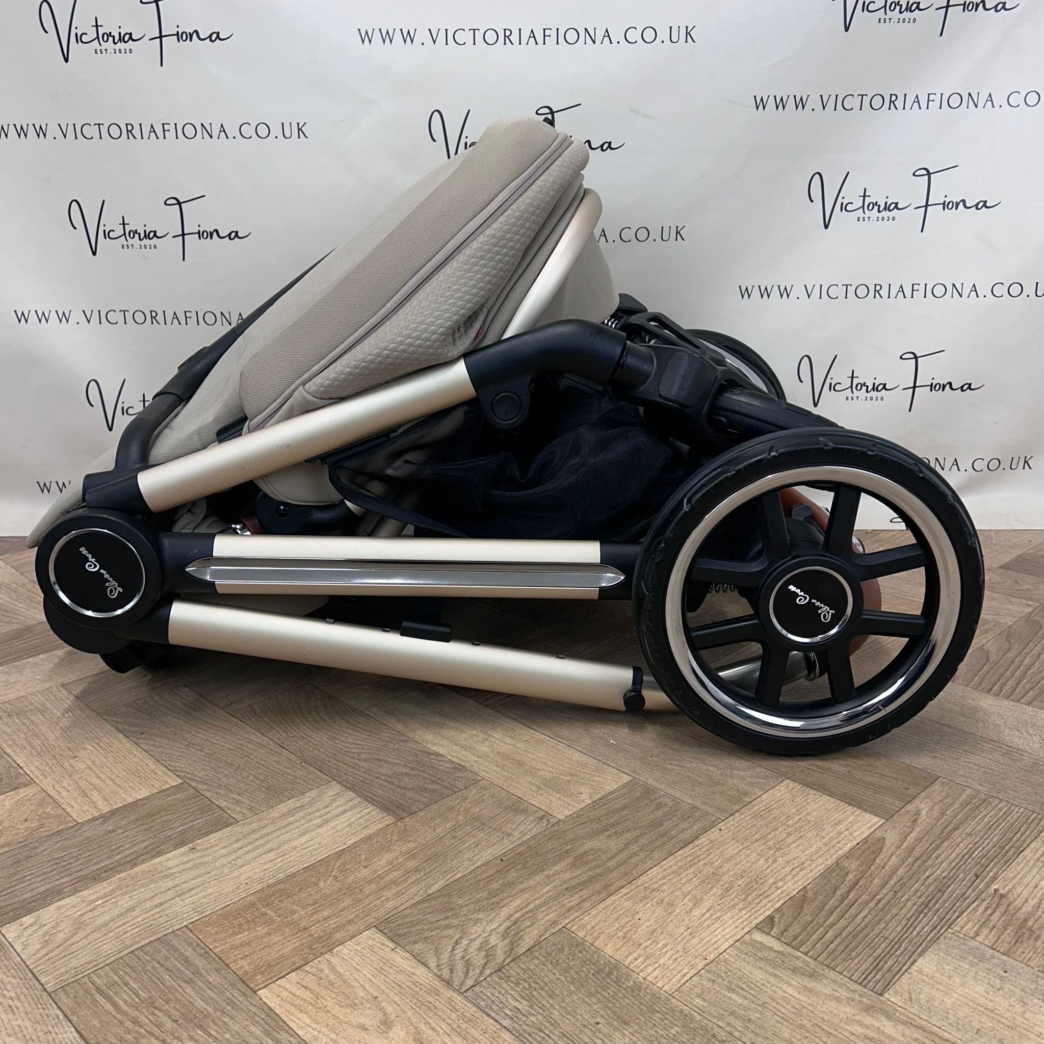 PRELOVED Silver Cross Reef Carrycot & Pushchair - Stone - Image 10