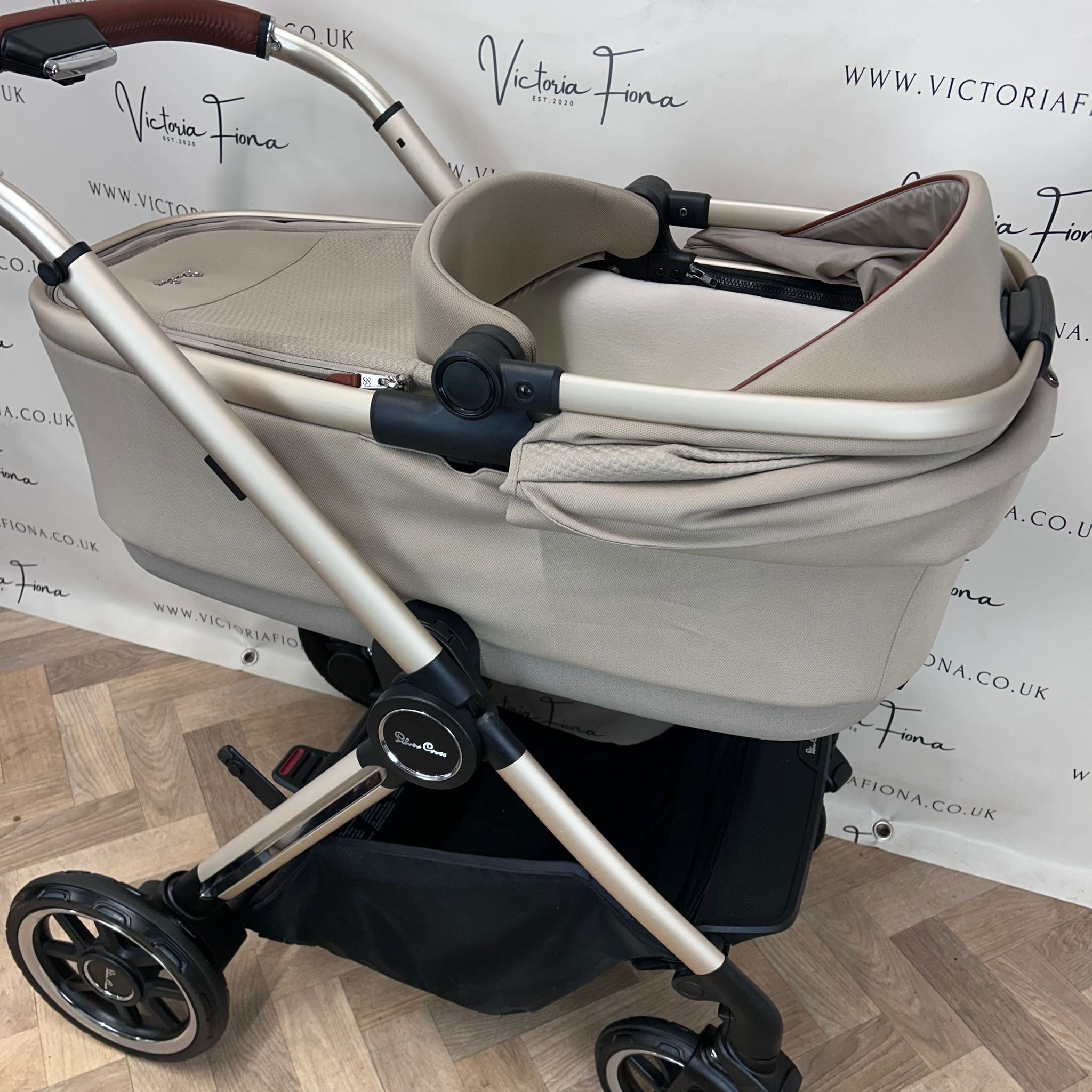 PRELOVED Silver Cross Reef Carrycot & Pushchair - Stone - Image 4