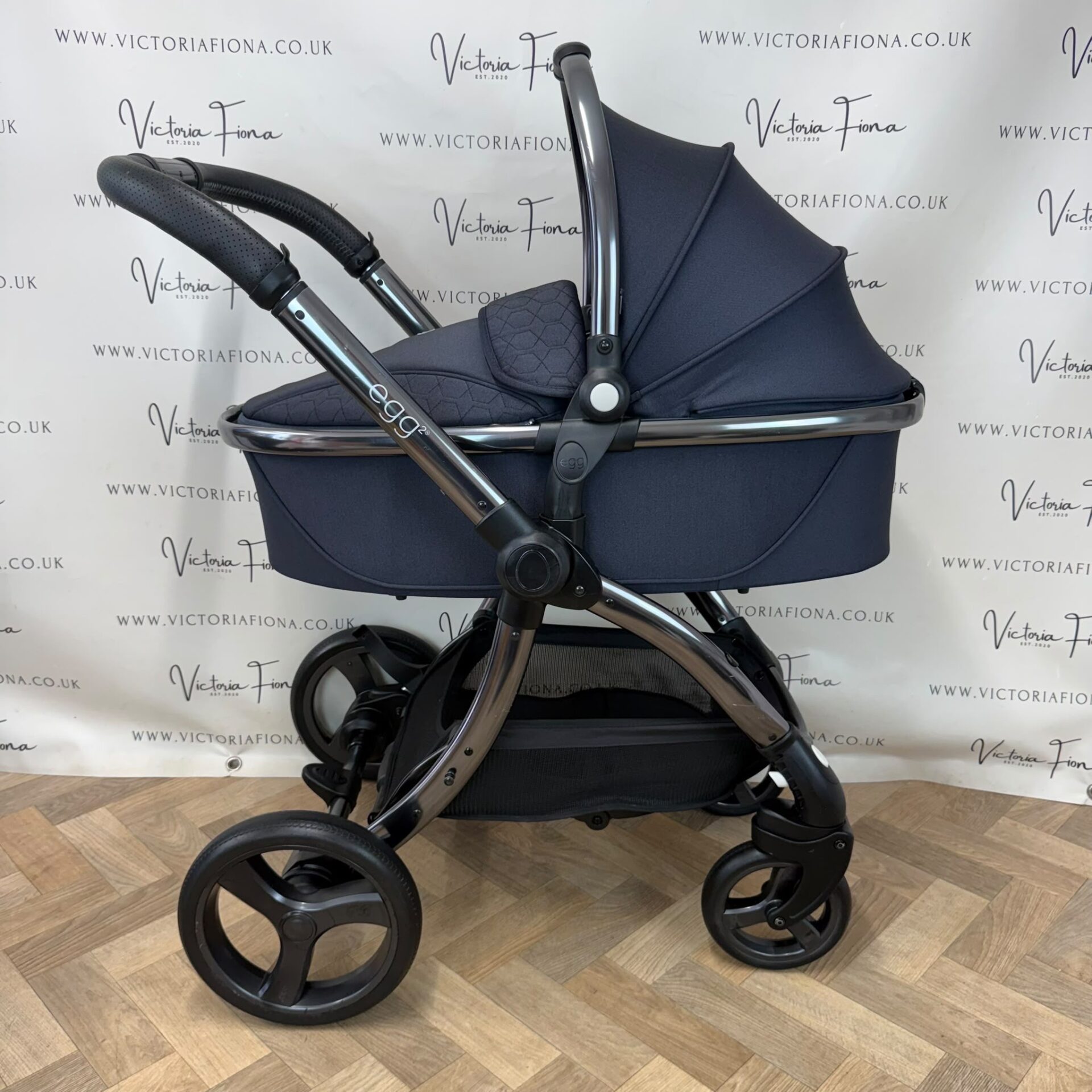 PRELOVED Egg2 Carrycot & Pushchair - Cobalt Blue π - Image 5