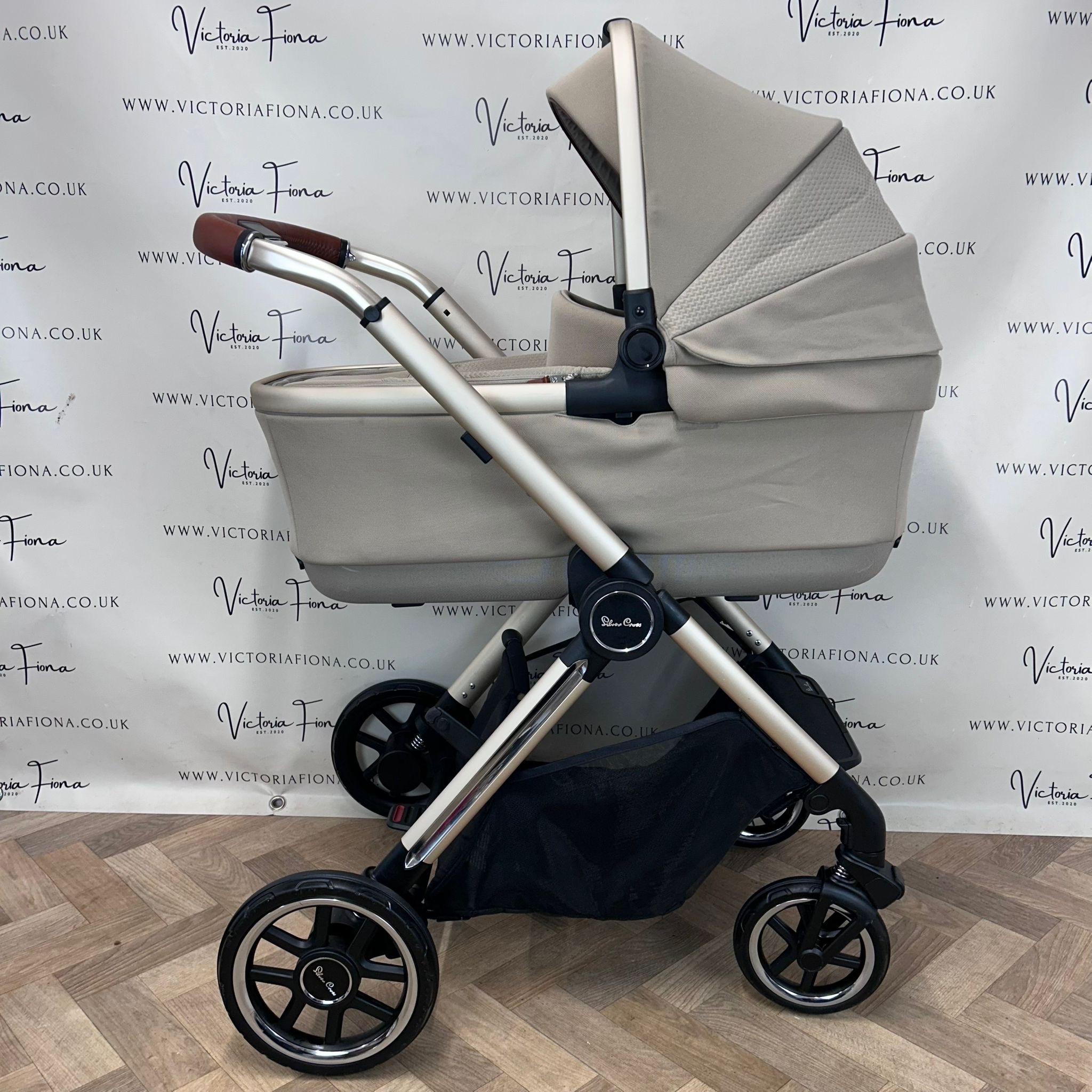 PRELOVED Silver Cross Reef Carrycot & Pushchair - Stone - Image 5
