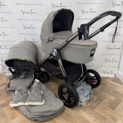 PRELOVED Mamas And Papas Ocarro Pushchair and Carrycot - Everest