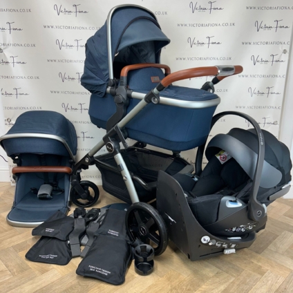 PRELOVED Silver Cross Wave Pushchair & Carrycot with Cybex 360 spin car seat & Isofix - Indigo Blue