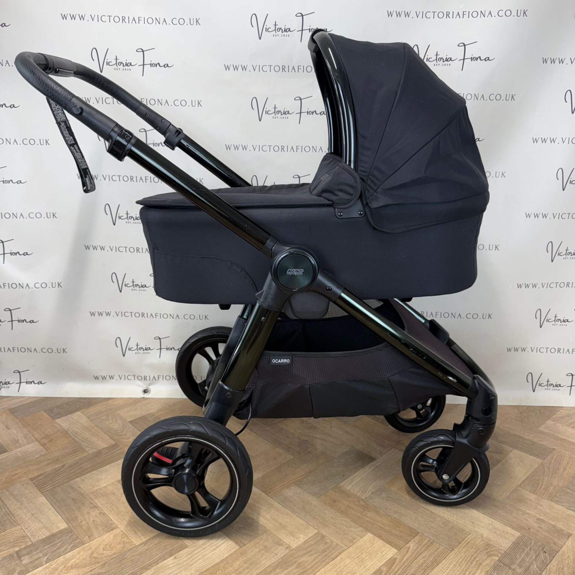 PRELOVED Mamas And Papas Ocarro Pushchair & Carrycot with Maxi Cosi Car Seat and 360 Isofix- Carbon Black 🖤 - Image 4
