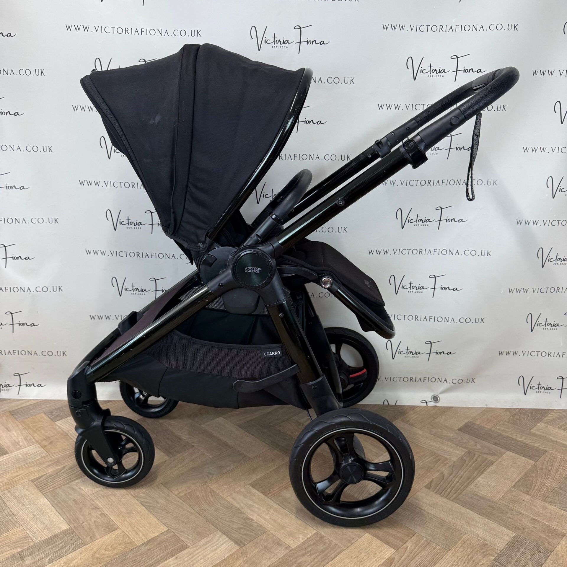 PRELOVED Mamas And Papas Ocarro Pushchair & Carrycot with Maxi Cosi Car Seat and 360 Isofix- Carbon Black 🖤 - Image 6
