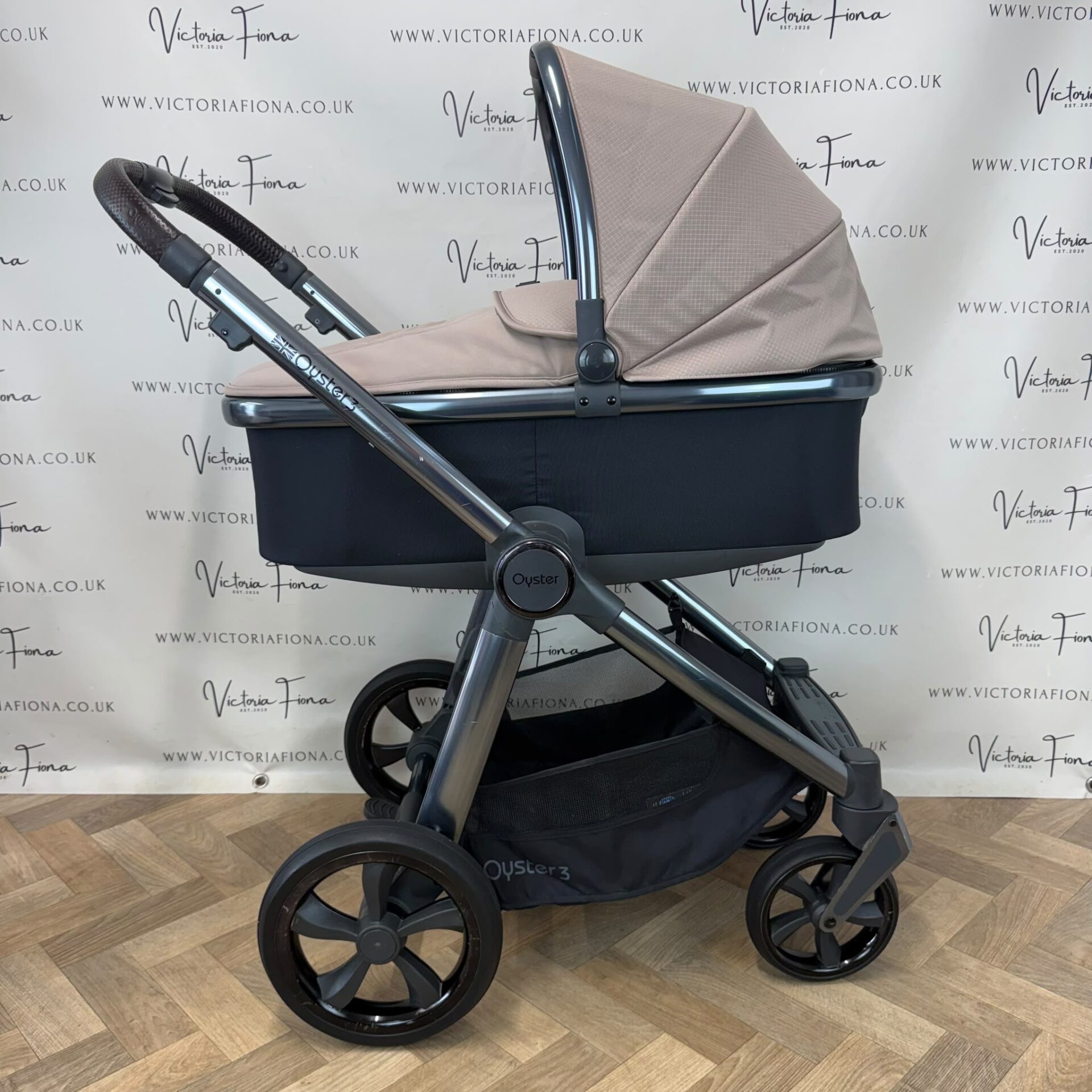 PRELOVED Babystyle Oyster 3 Pushchair Travel System with 360 Spin Lie Flat Car Seat- Butterscotch - Image 3