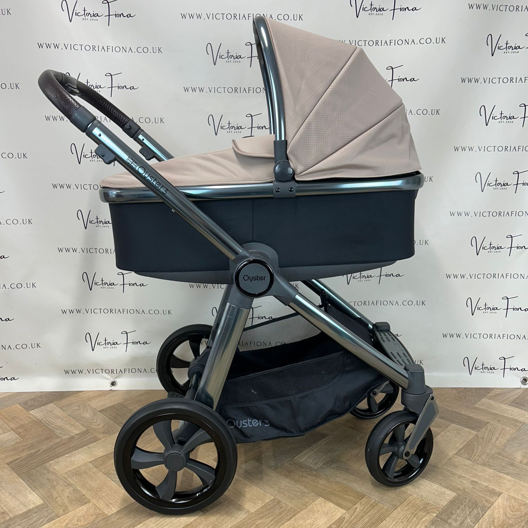 PRELOVED Babystyle Oyster 3 Carrycot & Pushchair - Butterscotch - Image 5