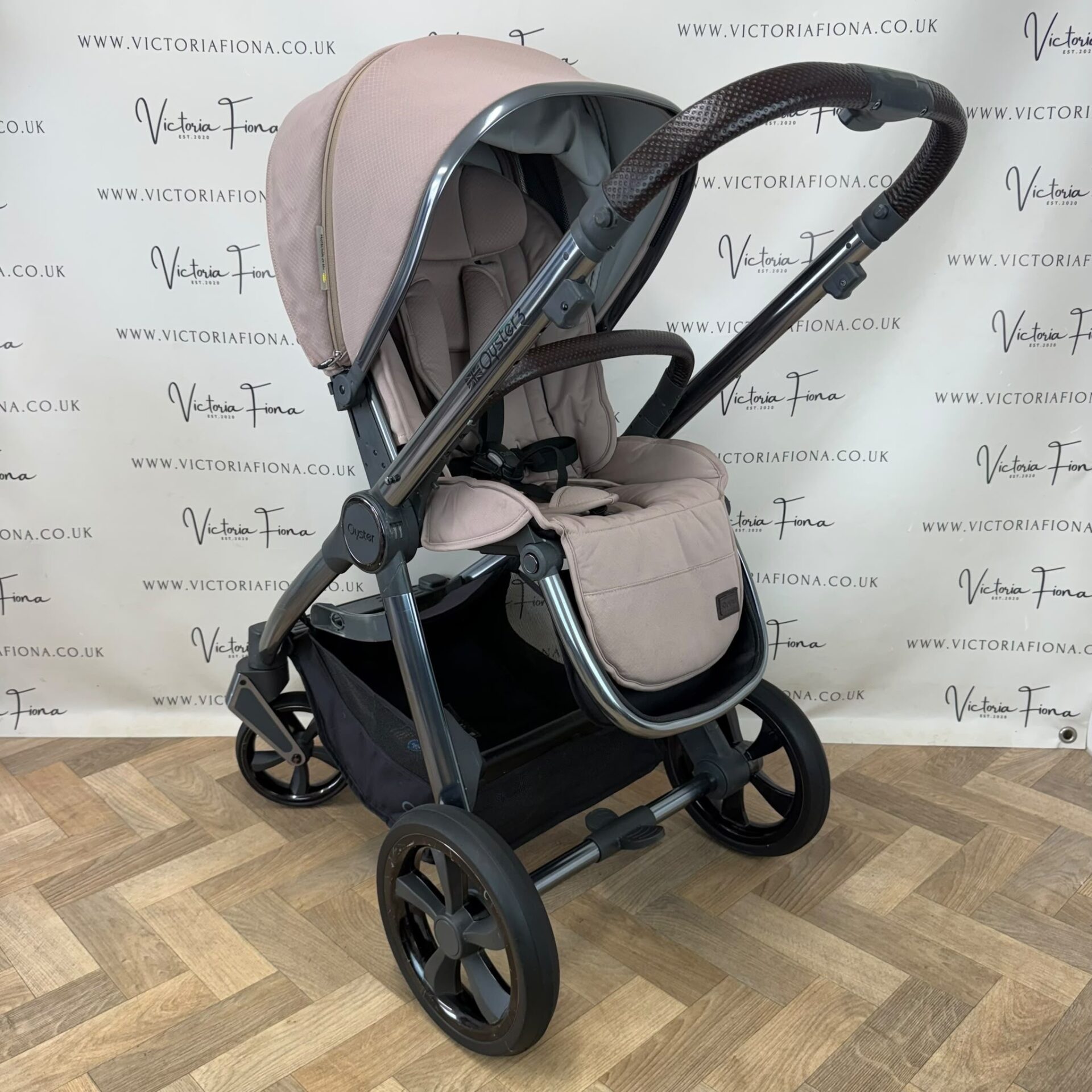 PRELOVED Babystyle Oyster 3 Pushchair Travel System with 360 Spin Lie Flat Car Seat- Butterscotch - Image 4