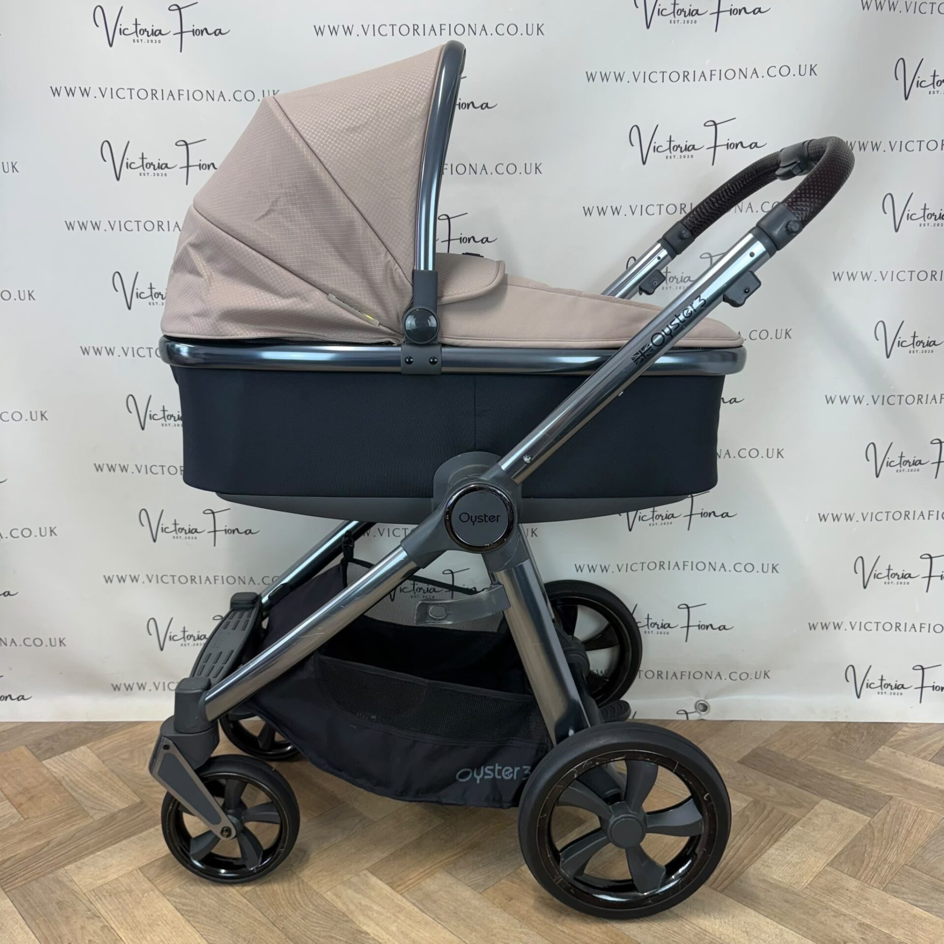 PRELOVED Babystyle Oyster 3 Pushchair Travel System with 360 Spin Lie Flat Car Seat- Butterscotch - Image 2
