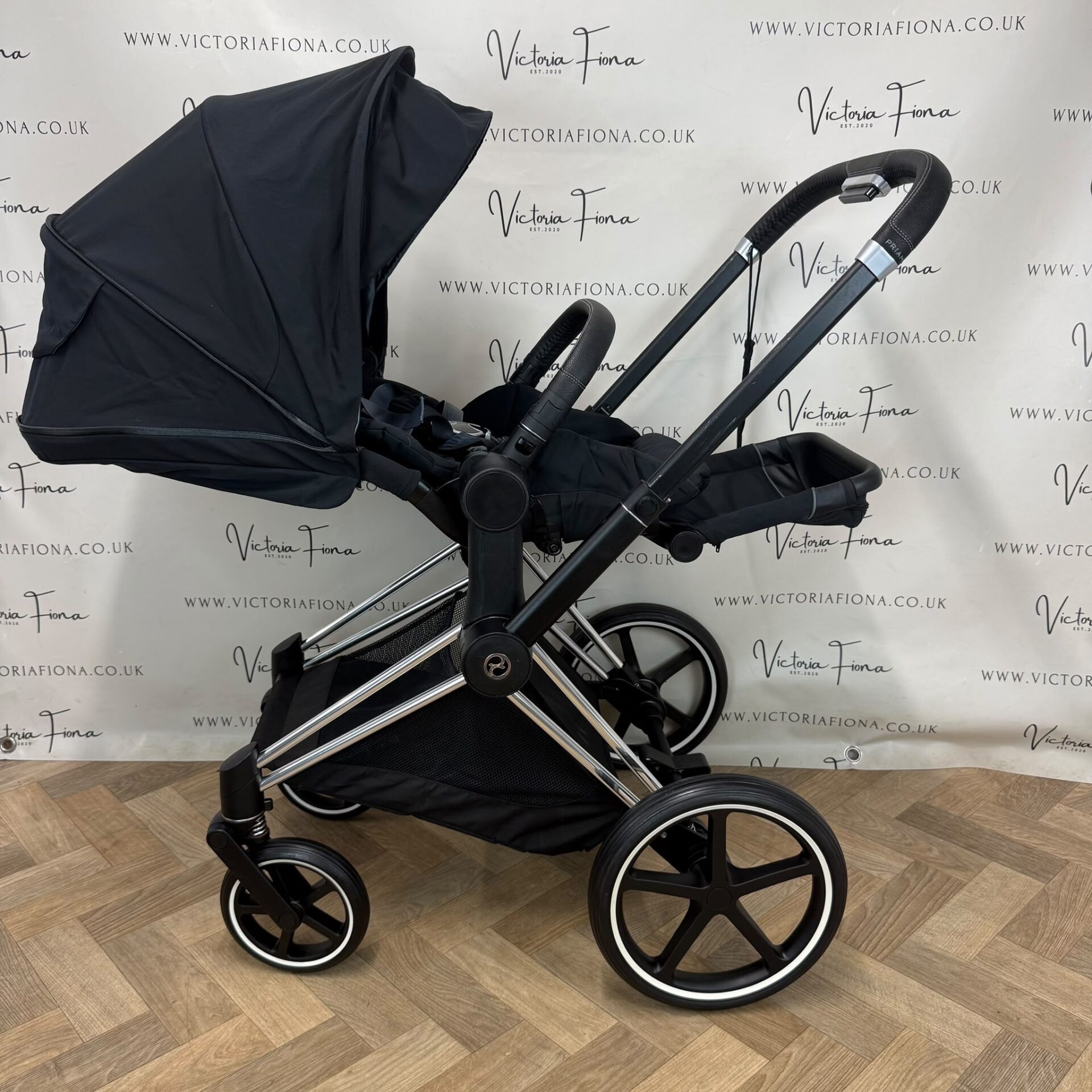 PRELOVED Cybex Priam Carrycot & Pushchair - Black & Chrome - Image 6