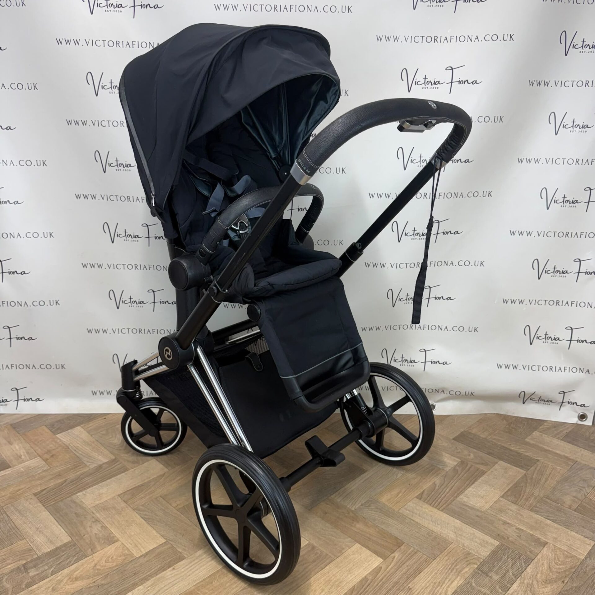 PRELOVED Cybex Priam Carrycot & Pushchair - Black & Chrome - Image 5
