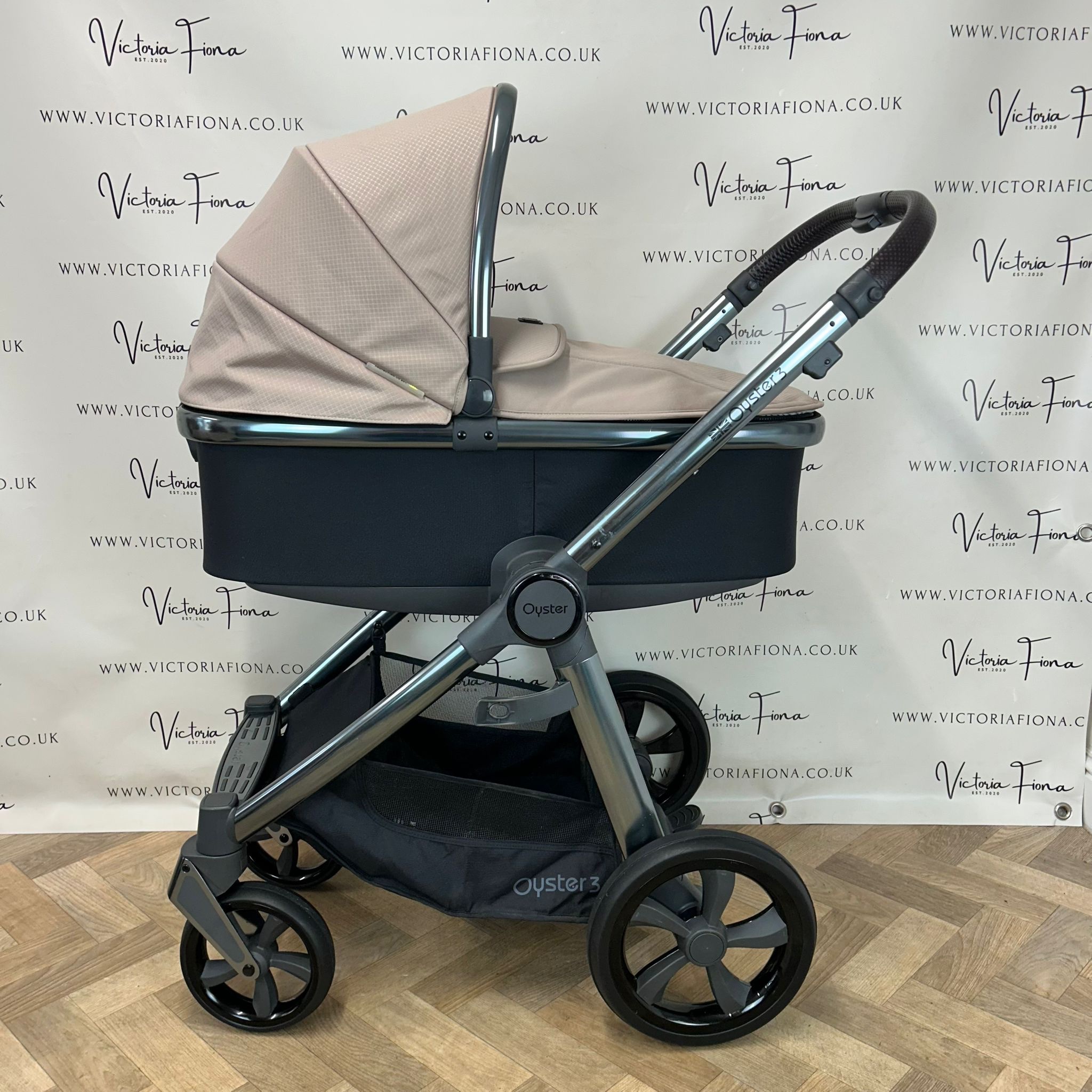 PRELOVED Babystyle Oyster 3 Carrycot & Pushchair - Butterscotch - Image 2