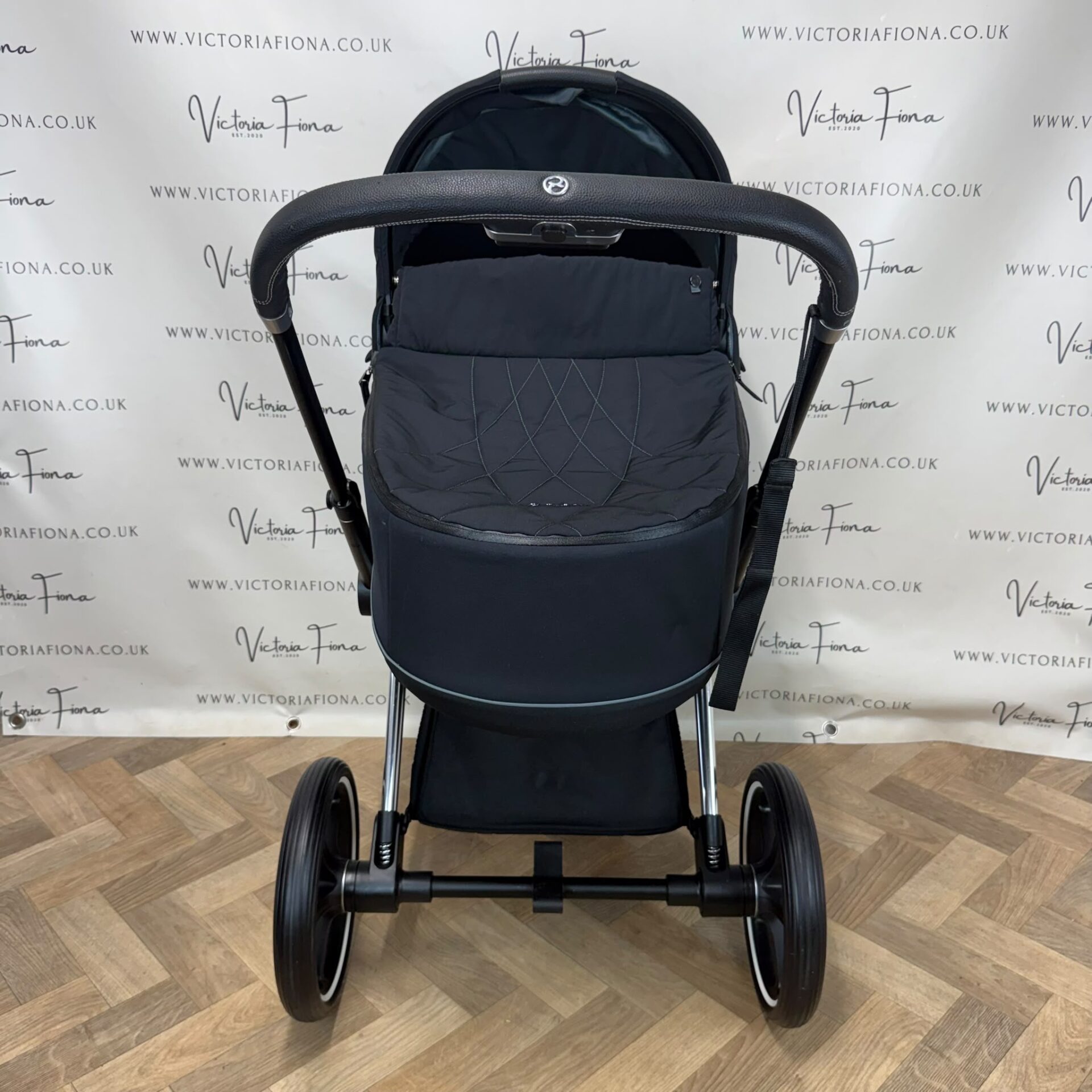 PRELOVED Cybex Priam Carrycot & Pushchair - Black & Chrome - Image 3