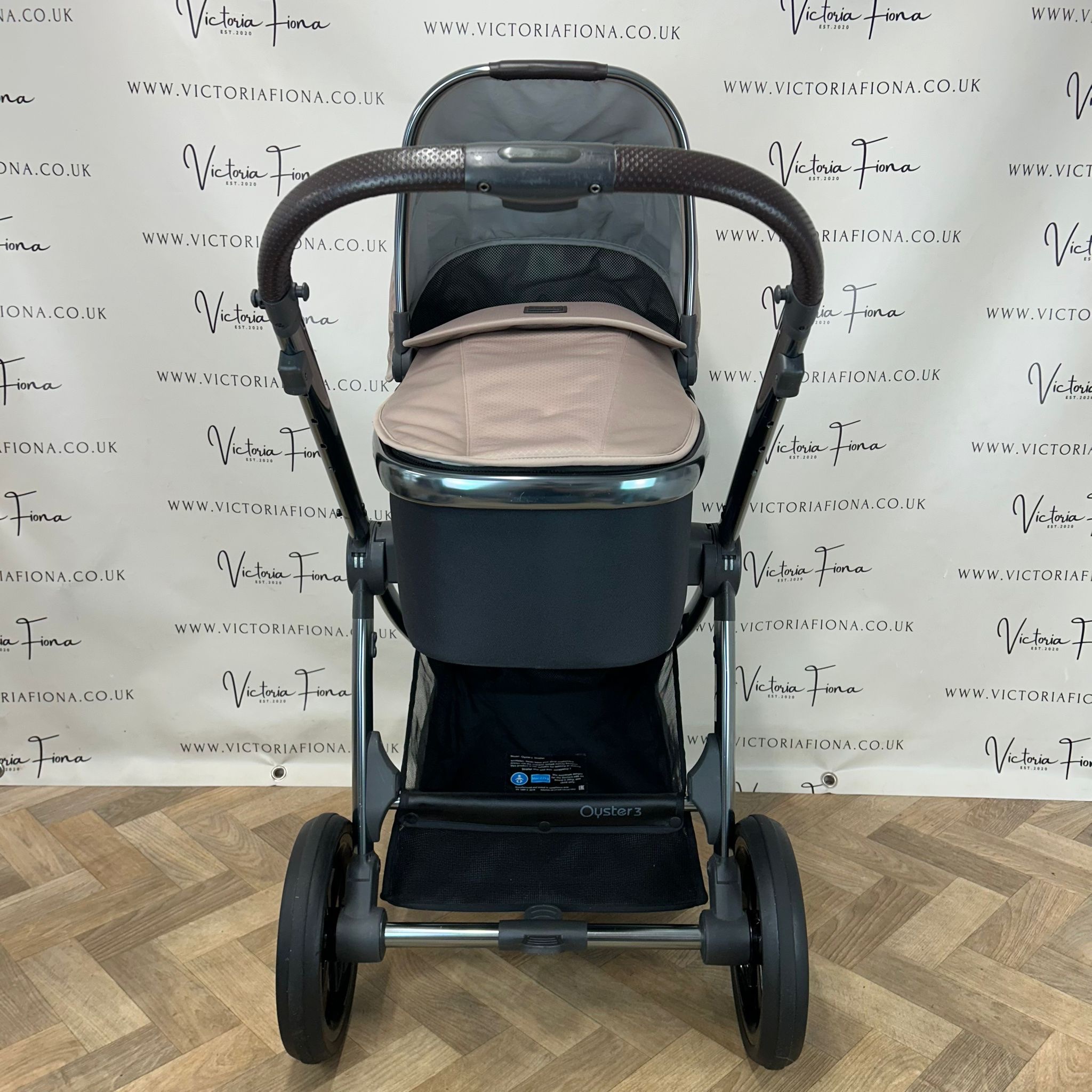 PRELOVED Babystyle Oyster 3 Carrycot & Pushchair - Butterscotch - Image 4